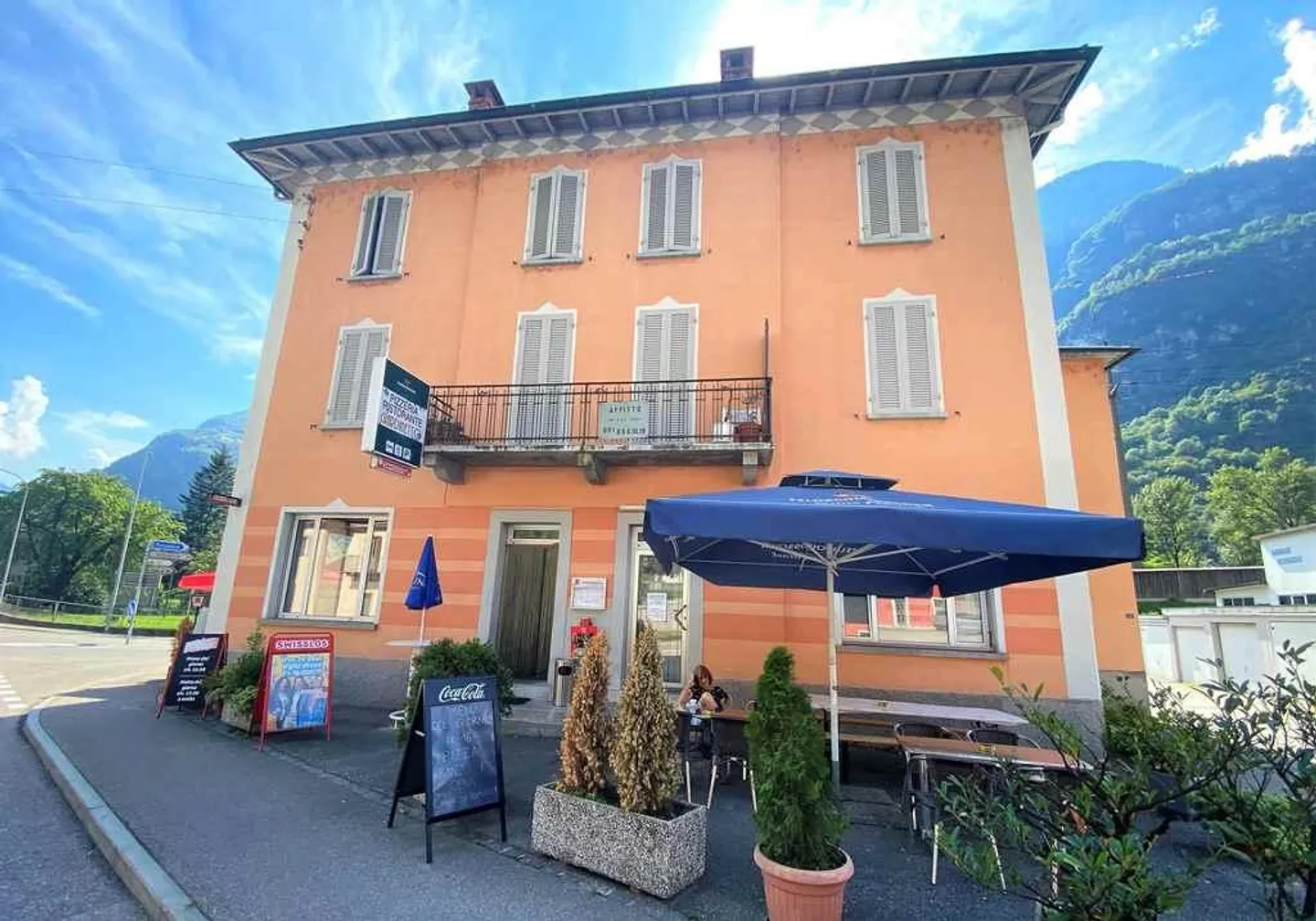 Maison multifamiliale avec bar-restaurant - Photo 8 sur 18