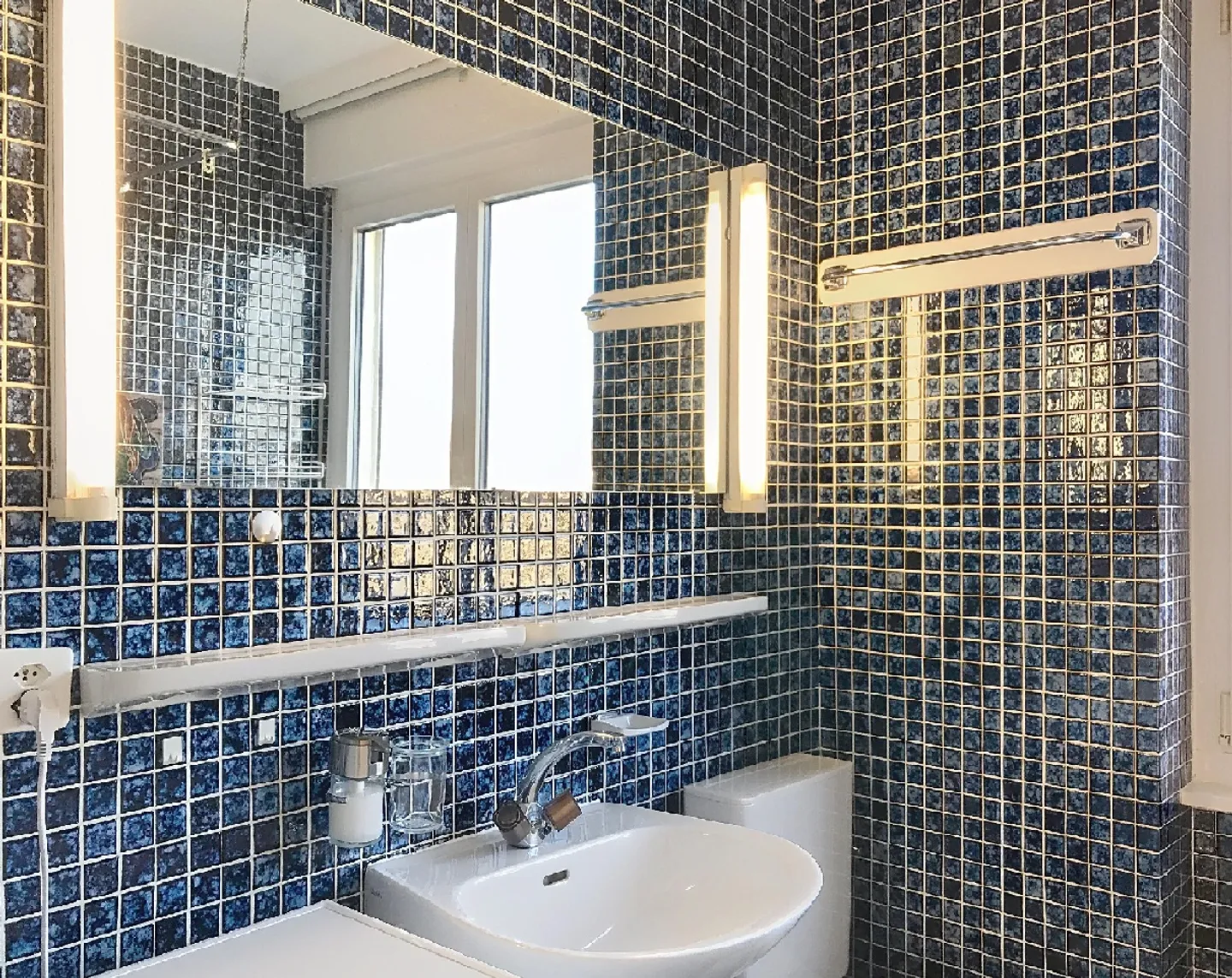 Bel appartement lumineux avec balcon surplombant le lac et le Jura - Photo 5 sur 8