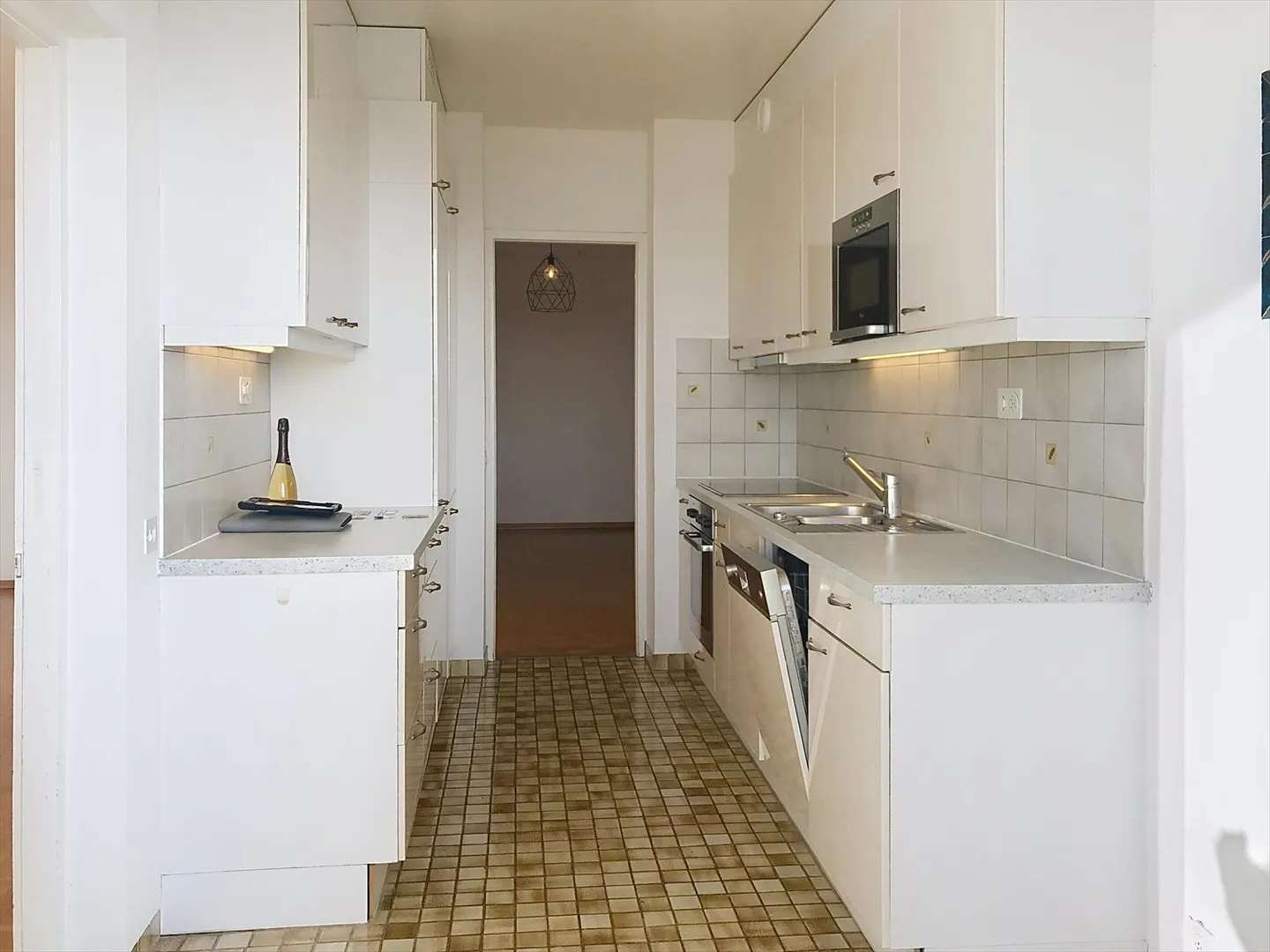 Bel appartement lumineux avec balcon surplombant le lac et le Jura - Photo 2 sur 8