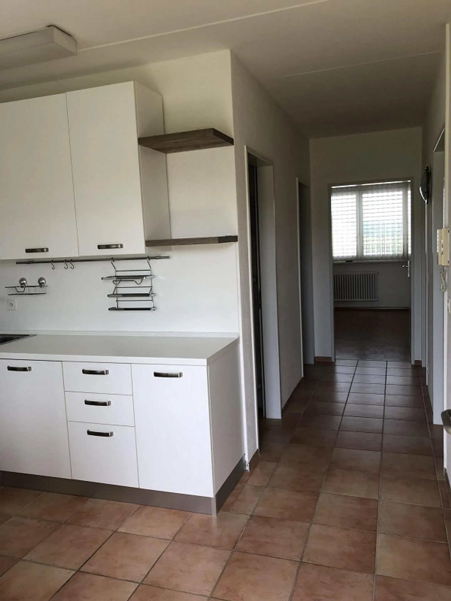 STABIO - LETZTE ETAGE - 3,5 ZIMMER - DOPPELTE DIENSTLEISTUNGEN - PARKPLATZ - Foto 5 von 22