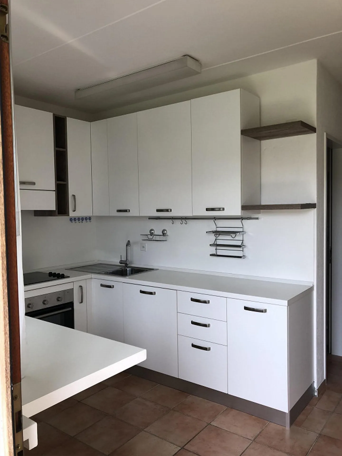 STABIO - LETZTE ETAGE - 3,5 ZIMMER - DOPPELTE DIENSTLEISTUNGEN - PARKPLATZ - Foto 6 von 22