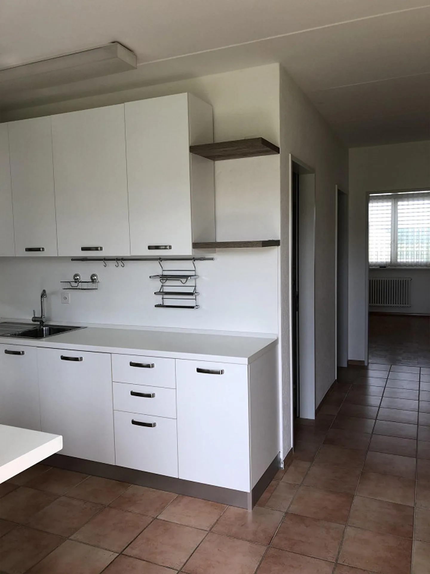 STABIO - LETZTE ETAGE - 3,5 ZIMMER - DOPPELTE DIENSTLEISTUNGEN - PARKPLATZ - Foto 7 von 22