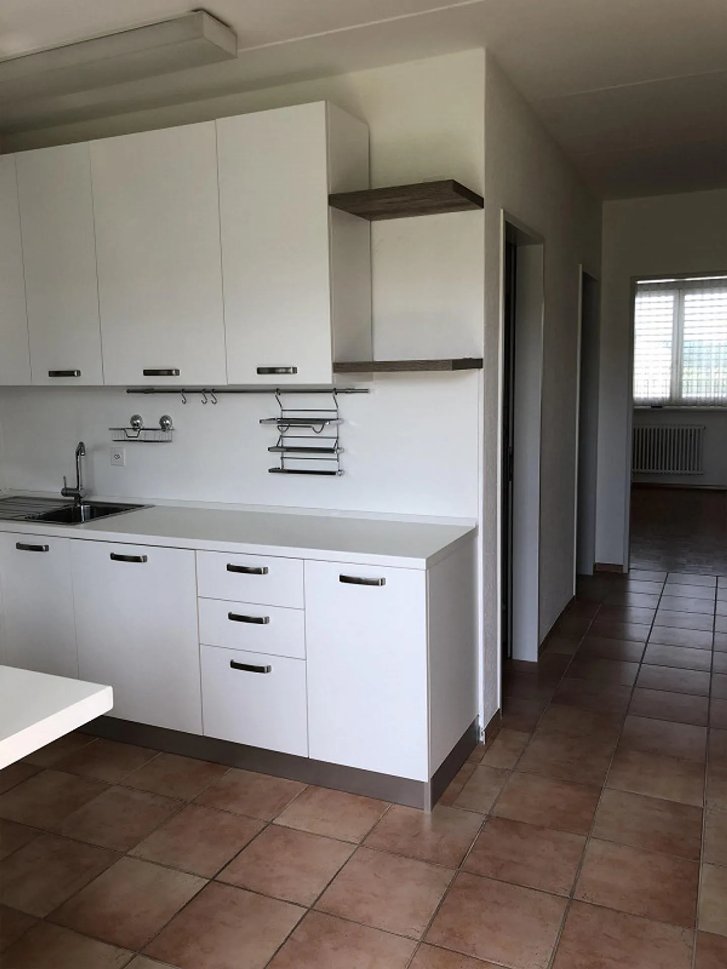 STABIO - LETZTE ETAGE - 3,5 ZIMMER - DOPPELTE DIENSTLEISTUNGEN - PARKPLATZ - Foto 9 von 22