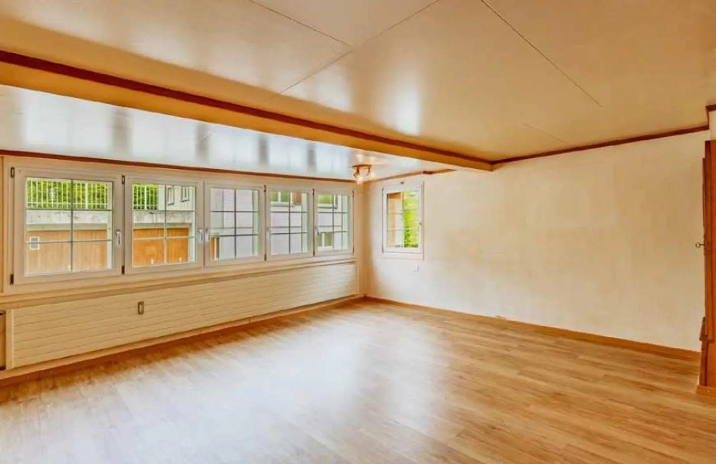 Spacious 6.5 Room - Single Family House - Photo 4 of 12
