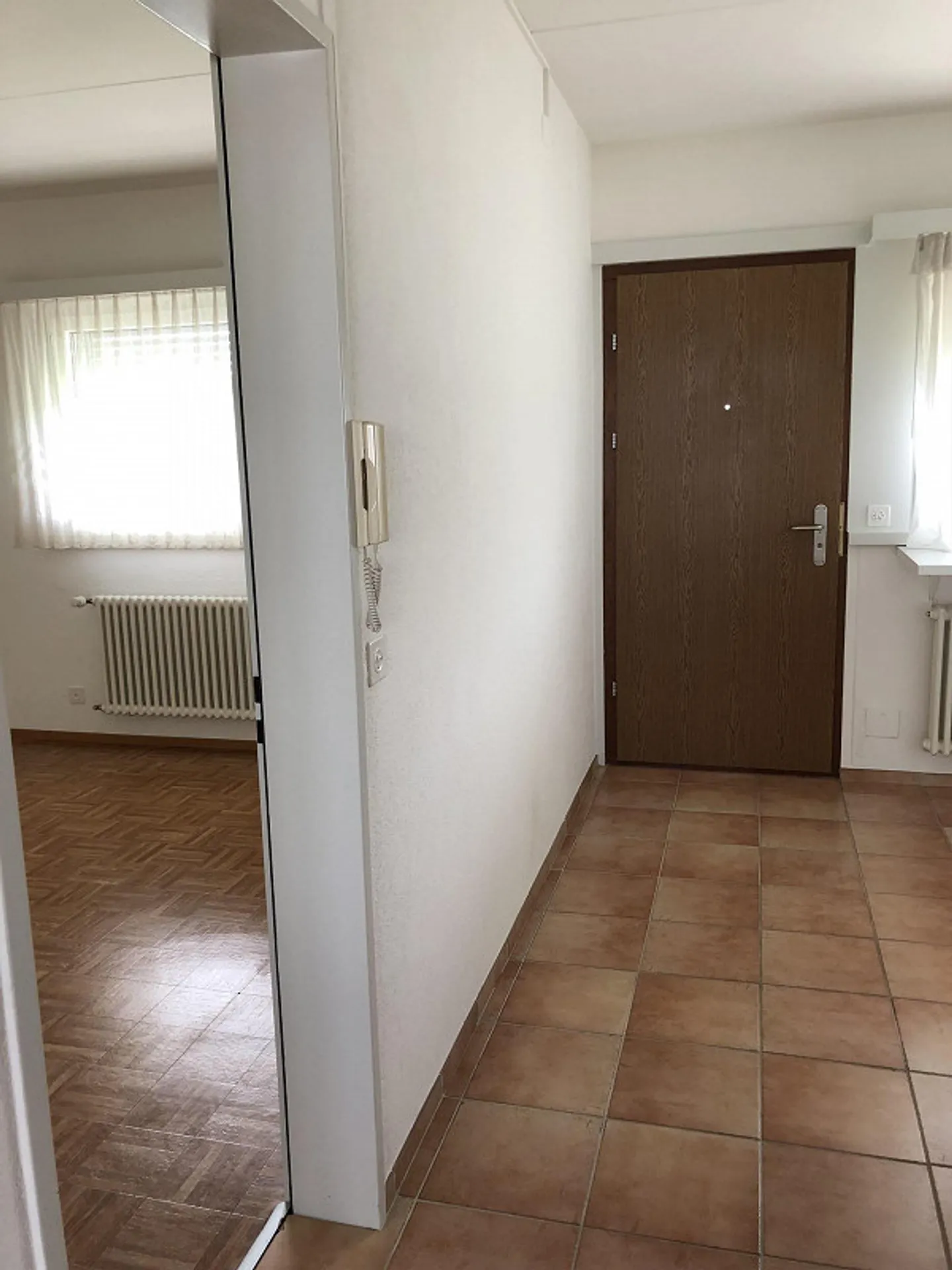 STABIO - LETZTE ETAGE - 3,5 ZIMMER - DOPPELTE DIENSTLEISTUNGEN - PARKPLATZ - Foto 3 von 22