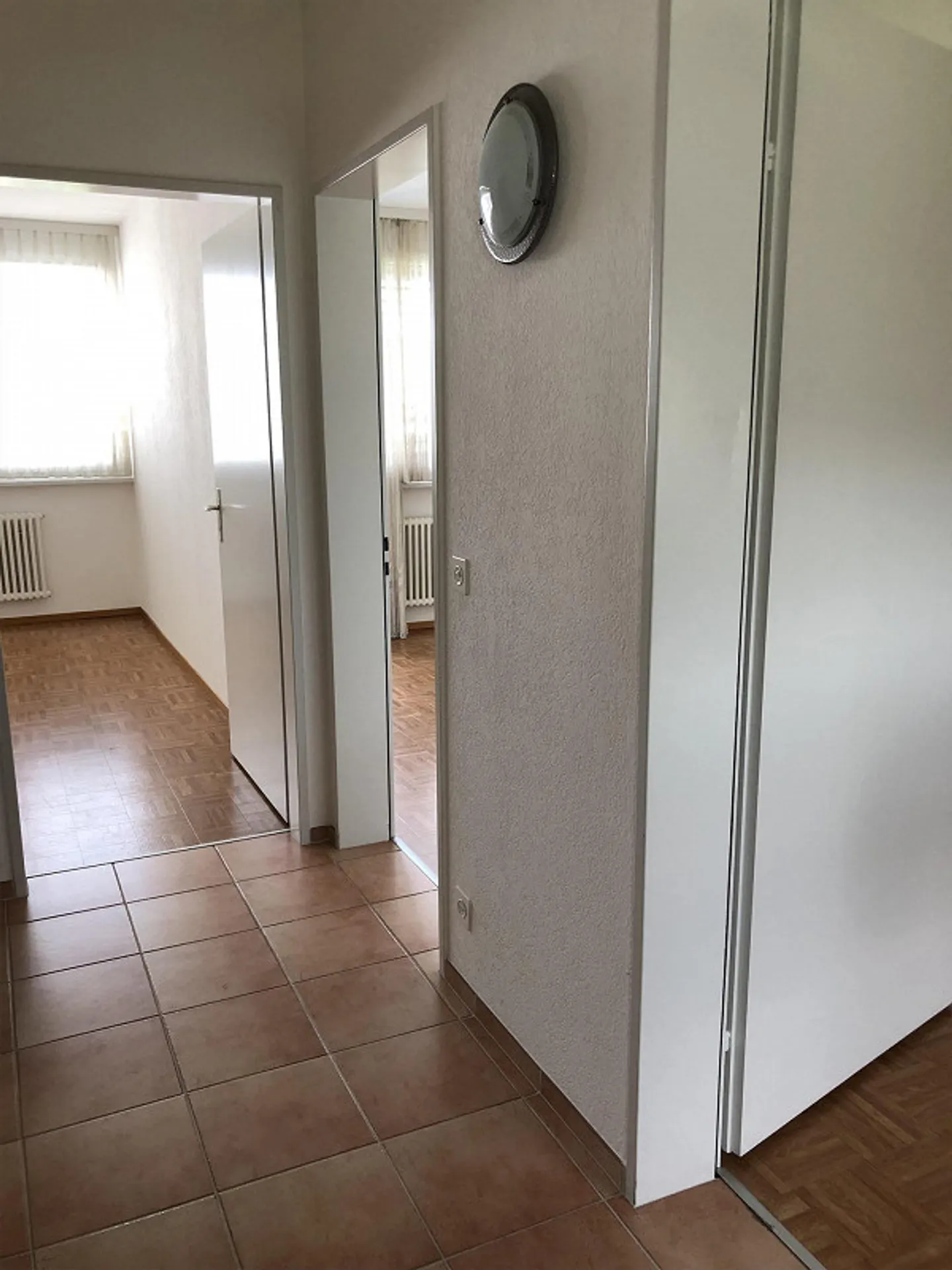 STABIO - LETZTE ETAGE - 3,5 ZIMMER - DOPPELTE DIENSTLEISTUNGEN - PARKPLATZ - Foto 10 von 22