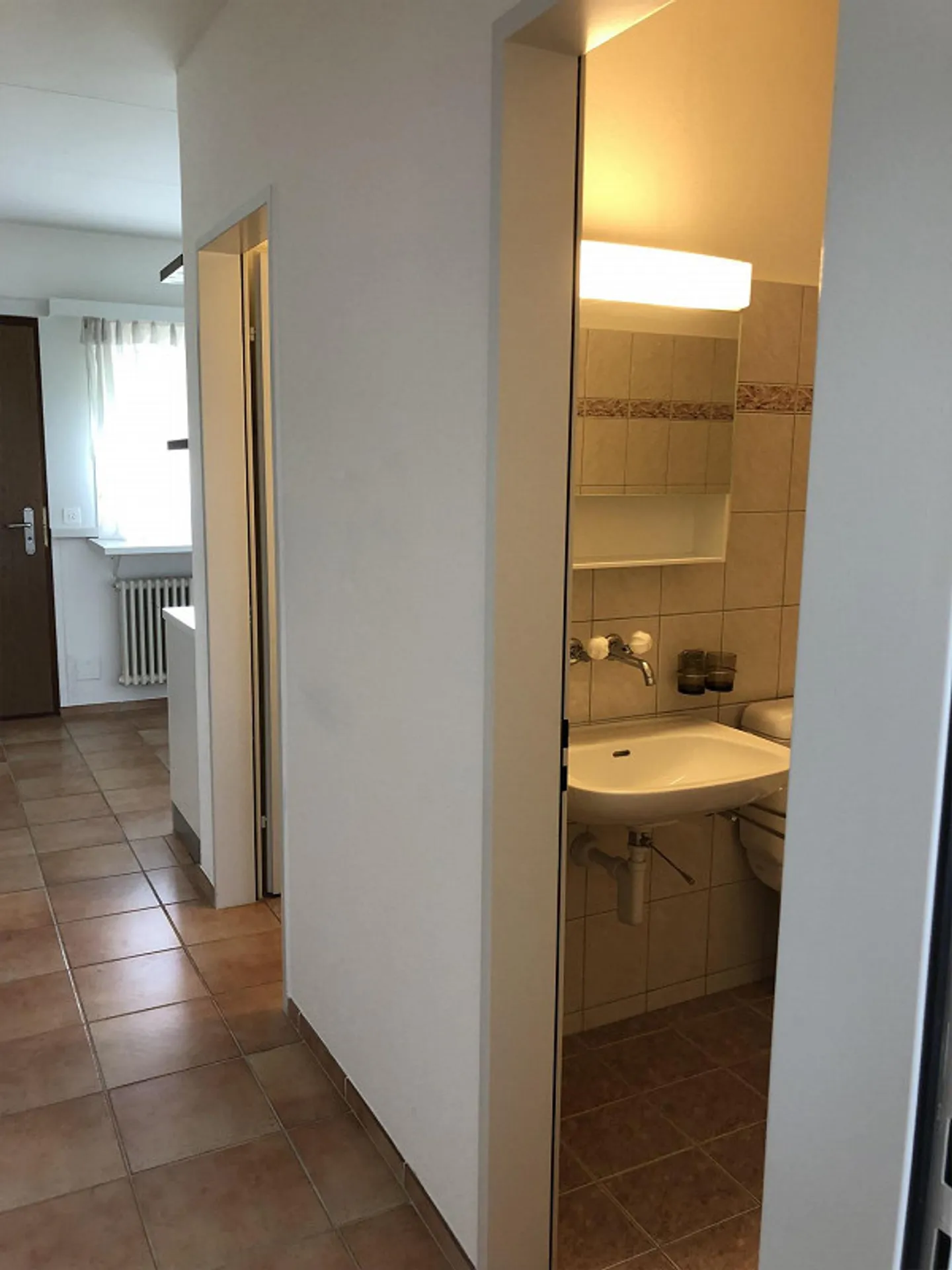 STABIO - LETZTE ETAGE - 3,5 ZIMMER - DOPPELTE DIENSTLEISTUNGEN - PARKPLATZ - Foto 11 von 22