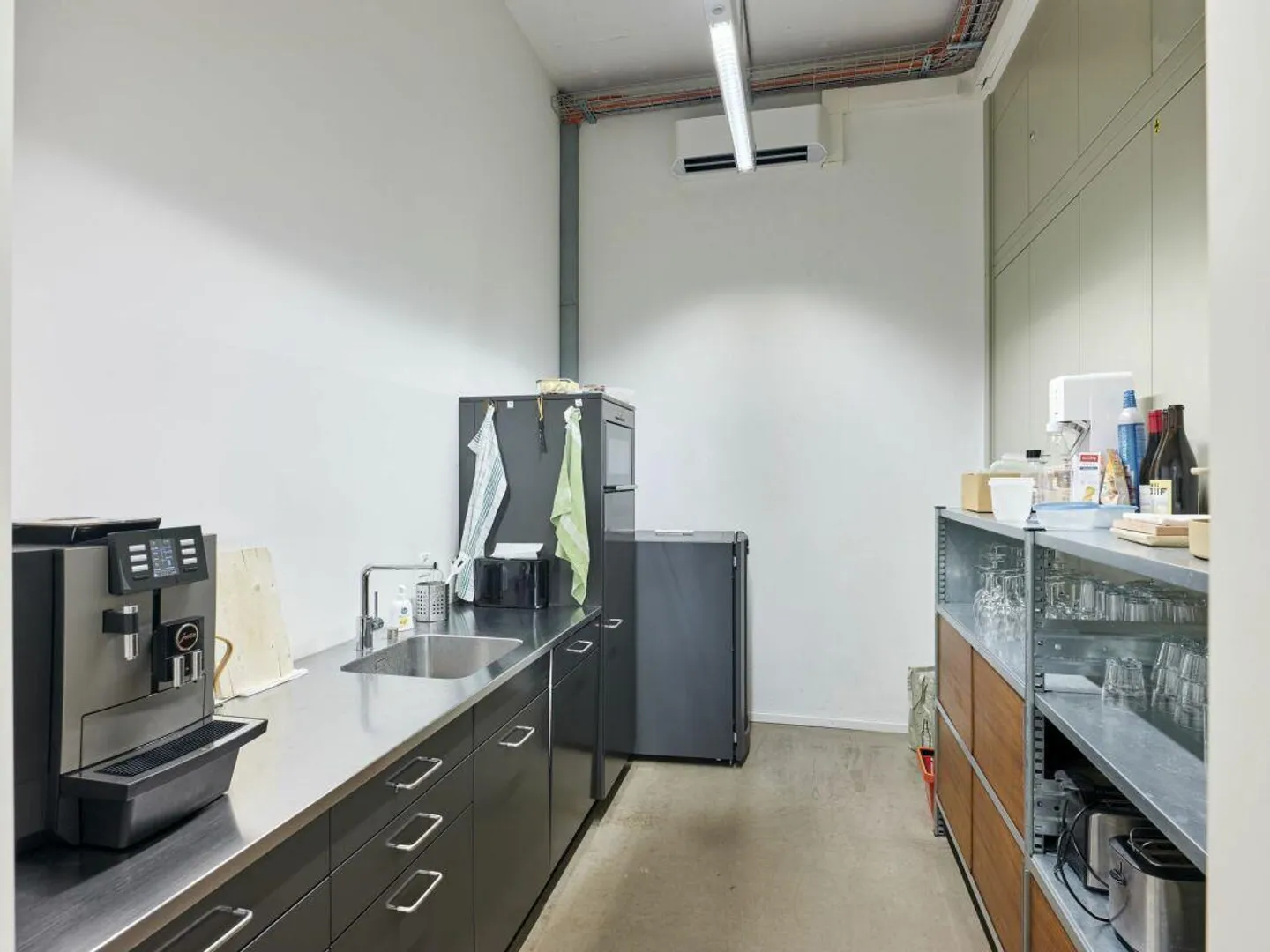 Ground floor space - central, spacious, with expansion if desired - Photo 8 of 12