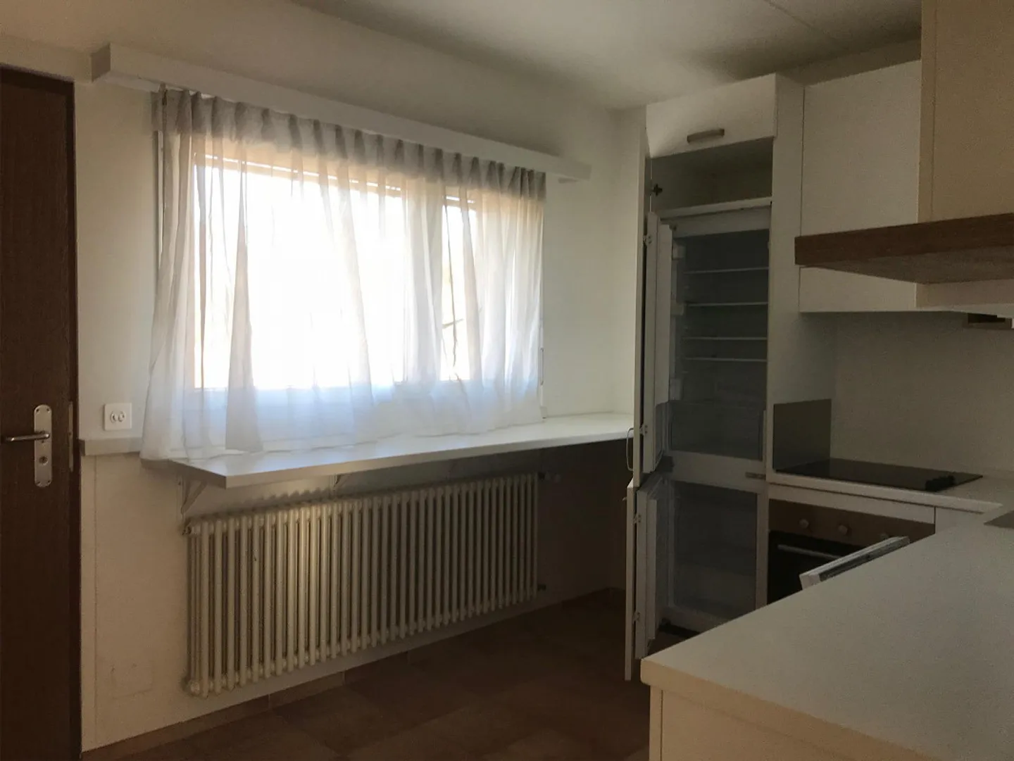 STABIO - LETZTE ETAGE - 3,5 ZIMMER - DOPPELTE DIENSTLEISTUNGEN - PARKPLATZ - Foto 19 von 22