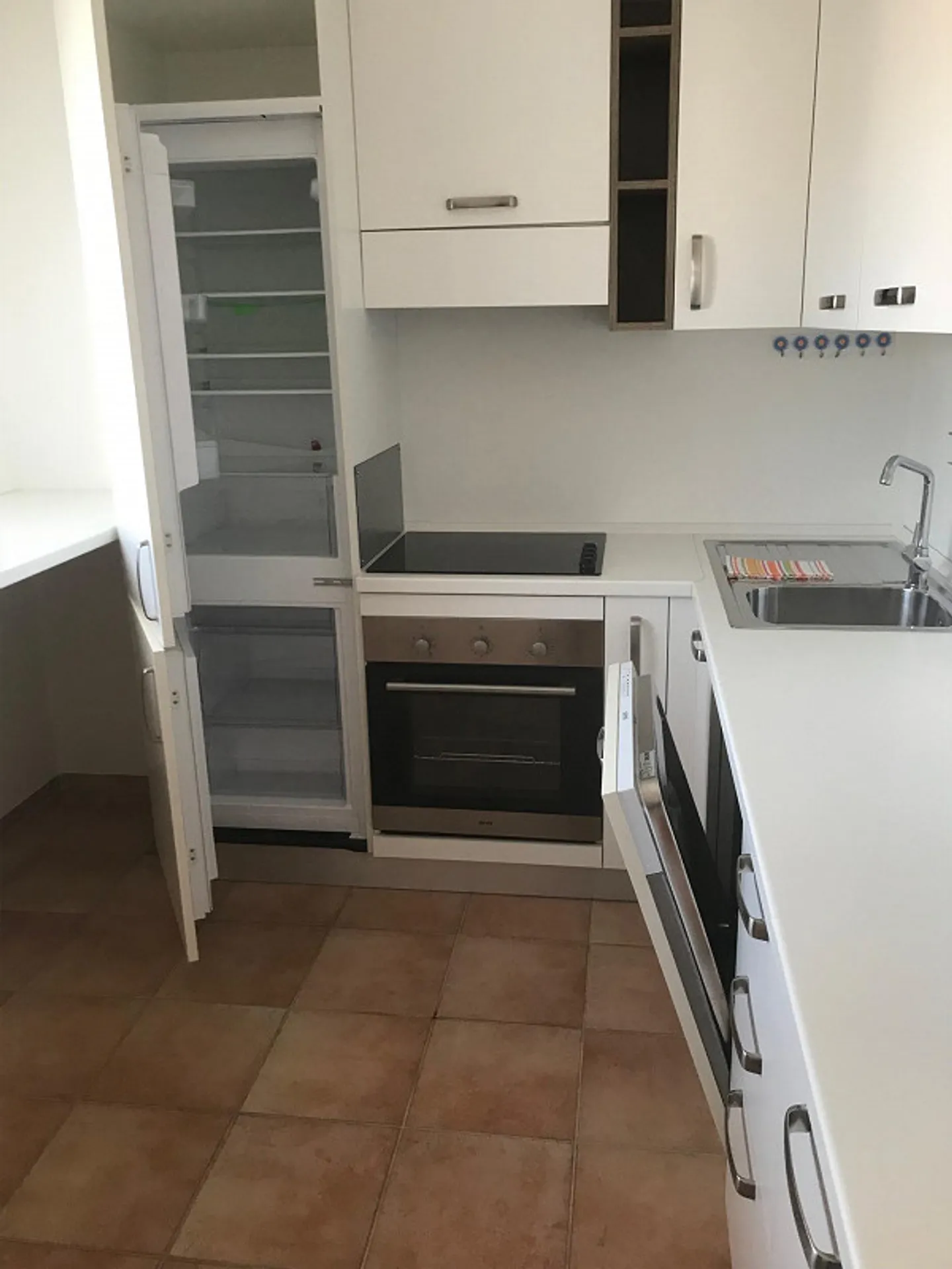 STABIO - LETZTE ETAGE - 3,5 ZIMMER - DOPPELTE DIENSTLEISTUNGEN - PARKPLATZ - Foto 21 von 22