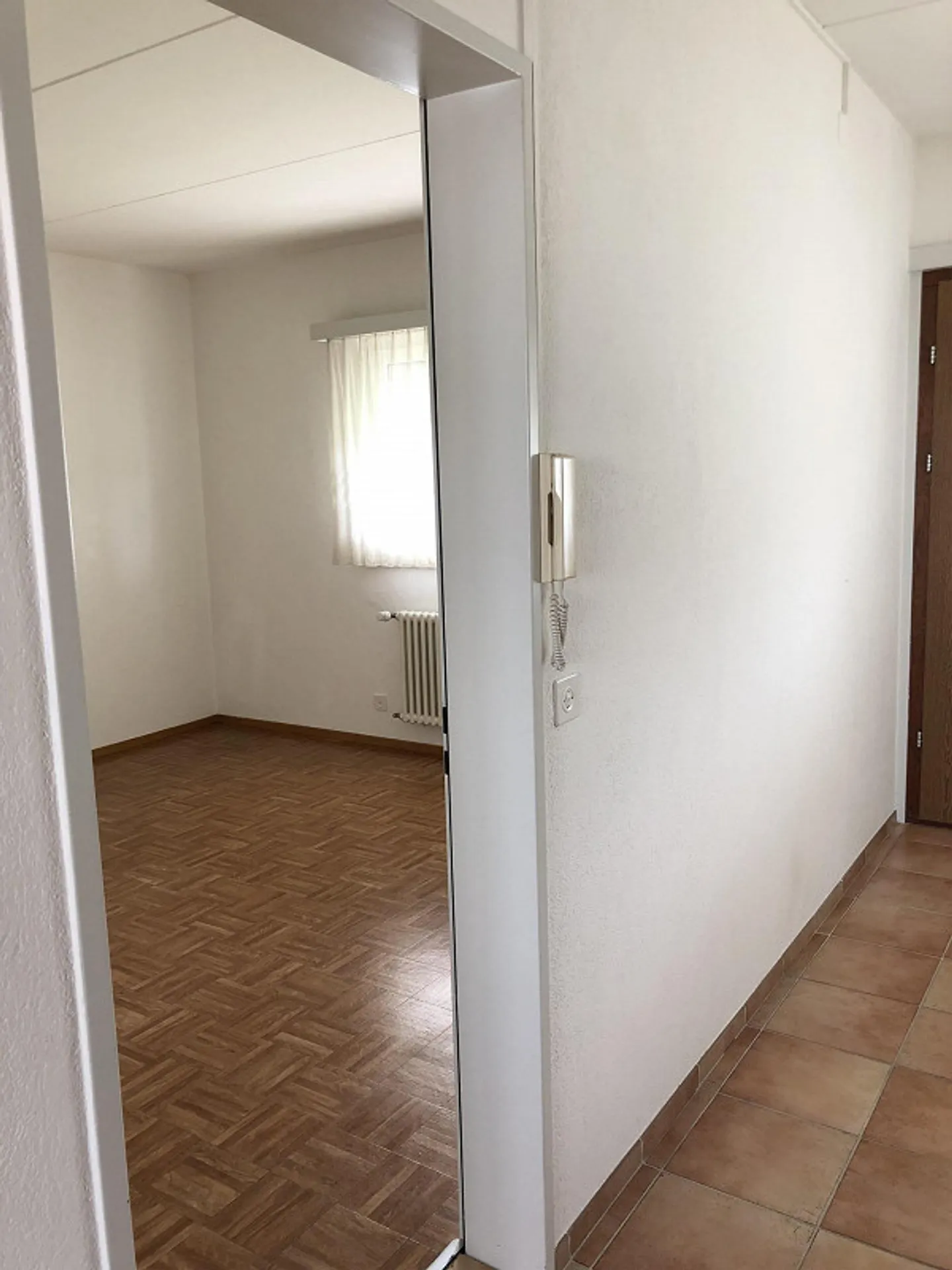 STABIO - LETZTE ETAGE - 3,5 ZIMMER - DOPPELTE DIENSTLEISTUNGEN - PARKPLATZ - Foto 14 von 22