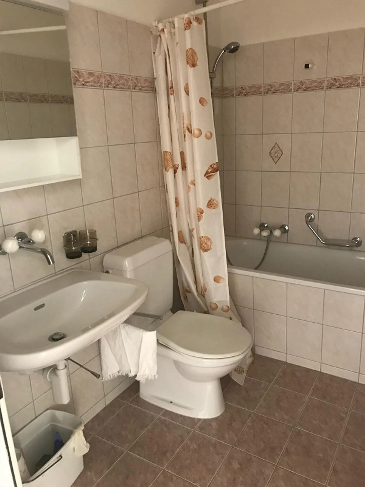STABIO - LETZTE ETAGE - 3,5 ZIMMER - DOPPELTE DIENSTLEISTUNGEN - PARKPLATZ - Foto 16 von 22