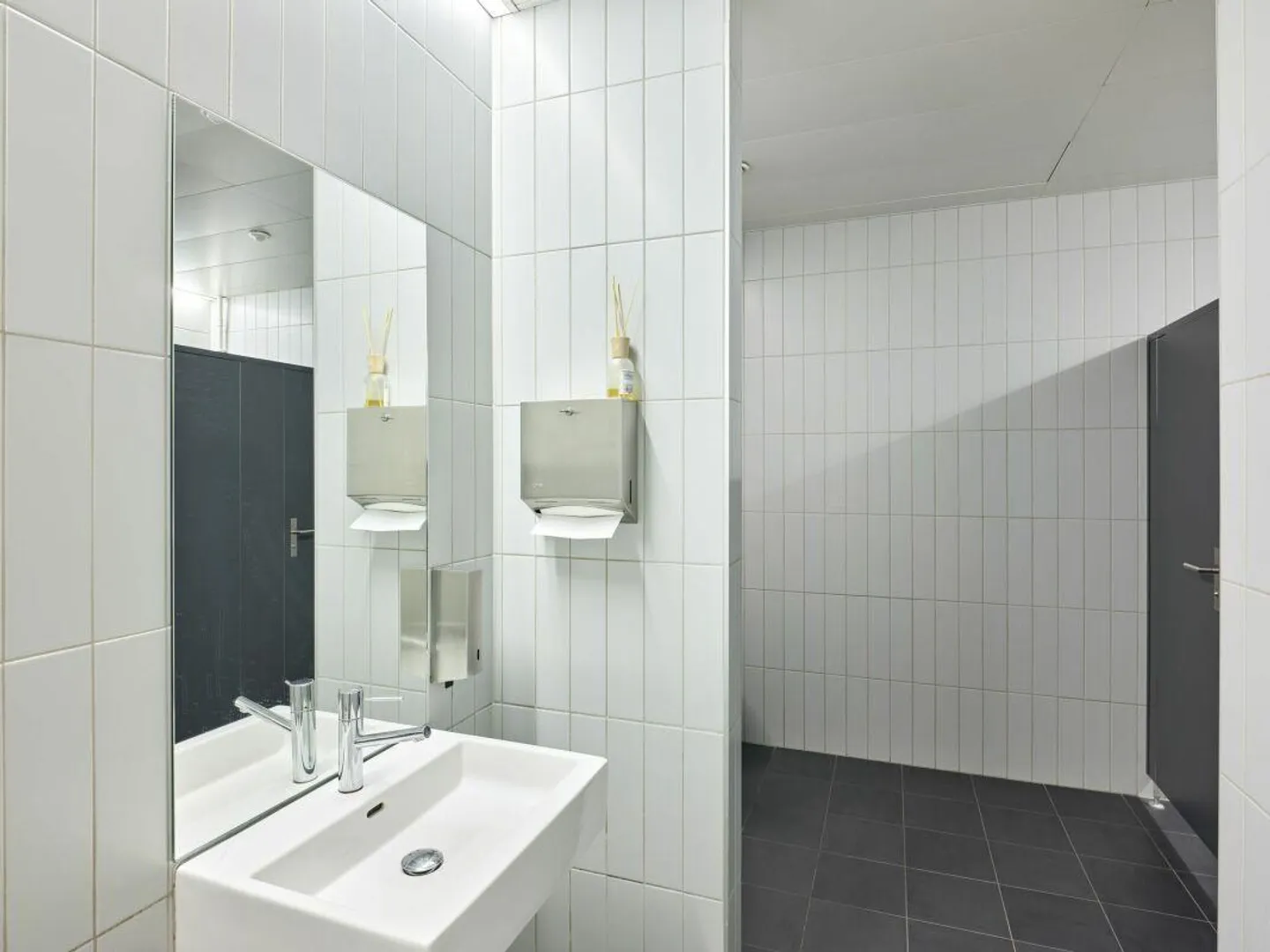 Ground floor space - central, spacious, with expansion if desired - Photo 10 of 12
