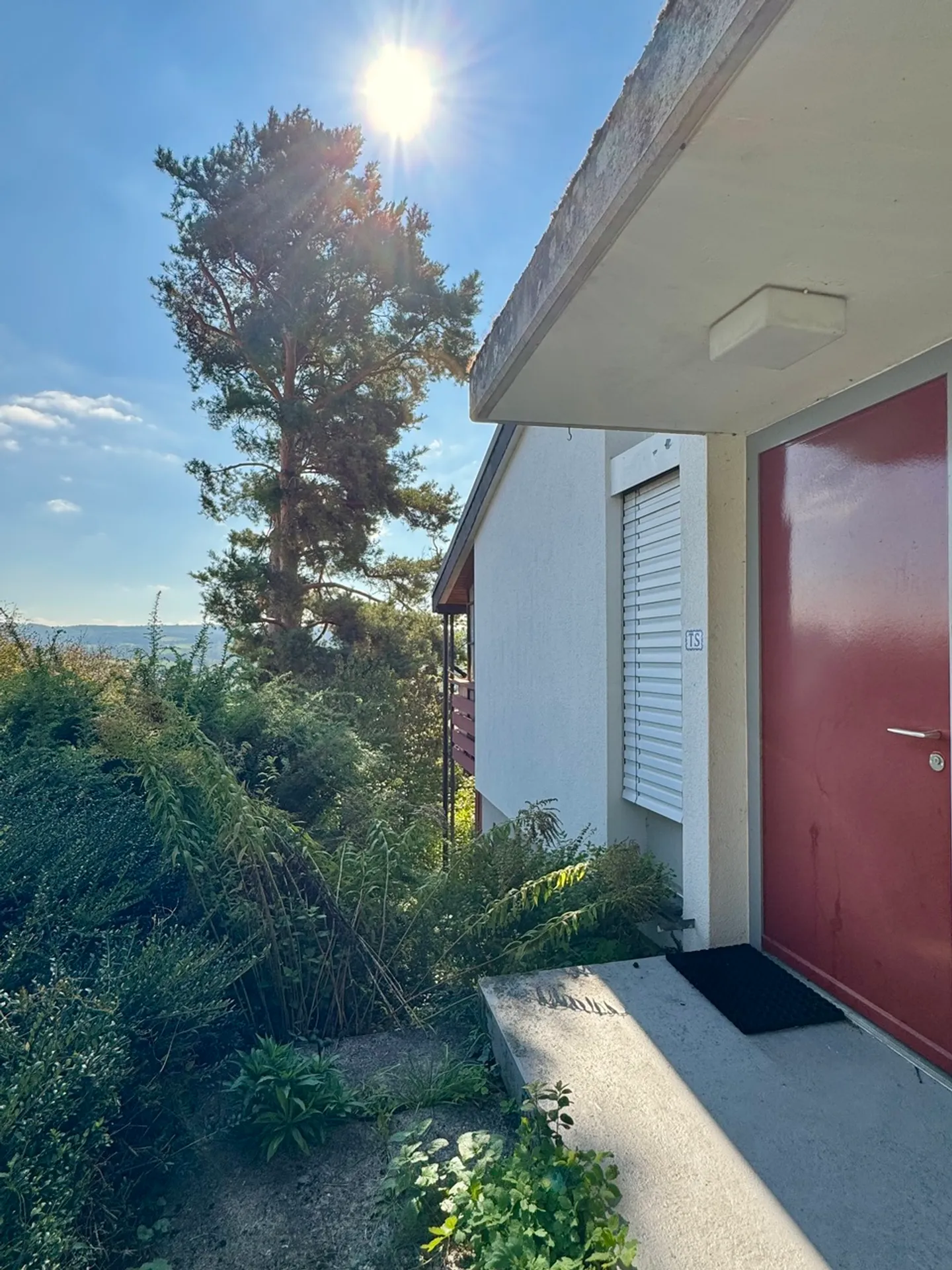 Plot (buildable) with panoramic view, single-family home in need of renovation - Photo 8 of 9