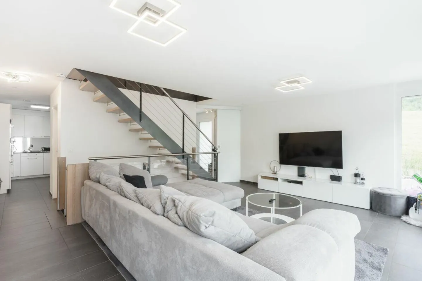 Moderna casa unifamiliare di 5,5 stanze in standard Minergie ad Arisdorf - Foto 4 di 18