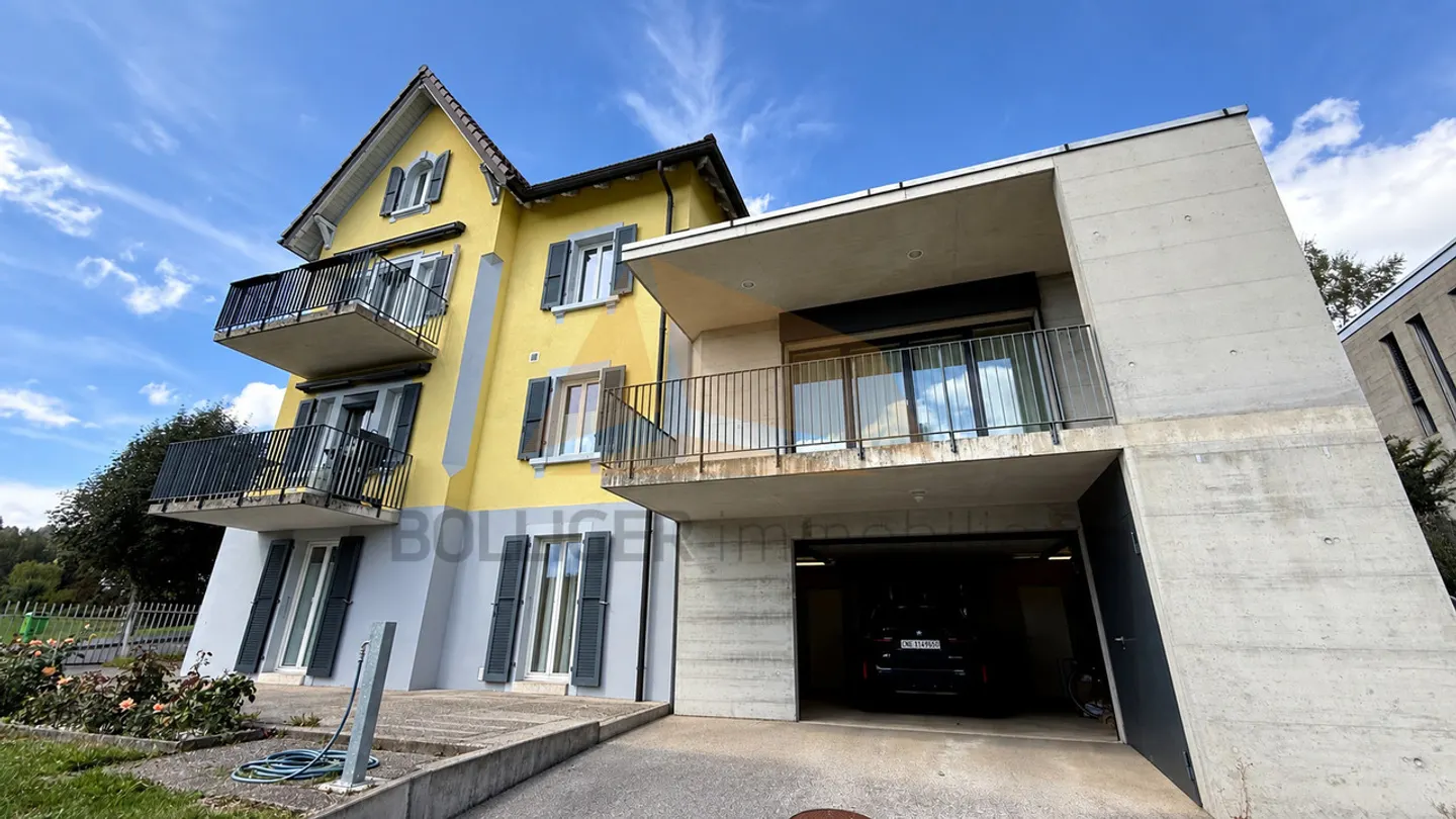 Maison Familiale avec Deux Appartements - Photo 1 sur 13