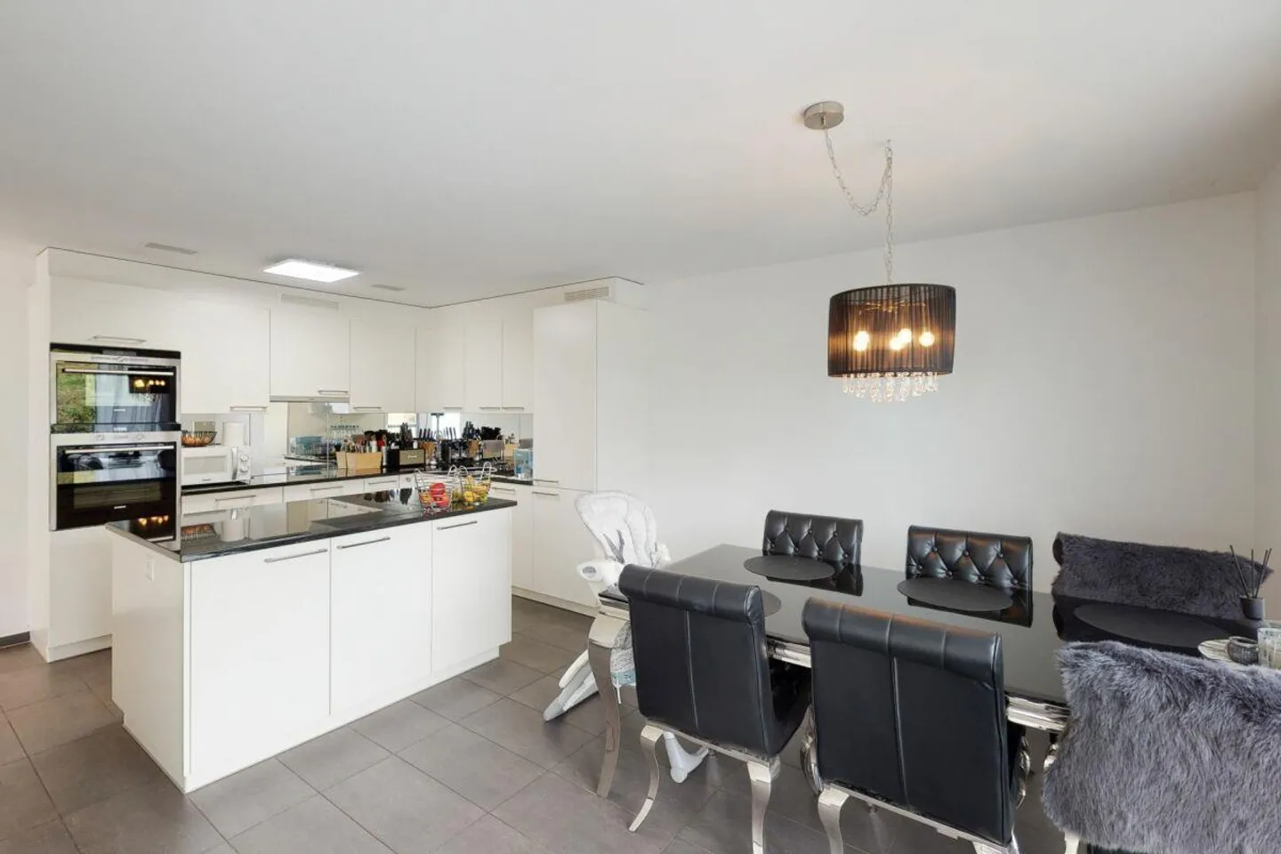 Moderna casa unifamiliare di 5,5 stanze in standard Minergie ad Arisdorf - Foto 7 di 18