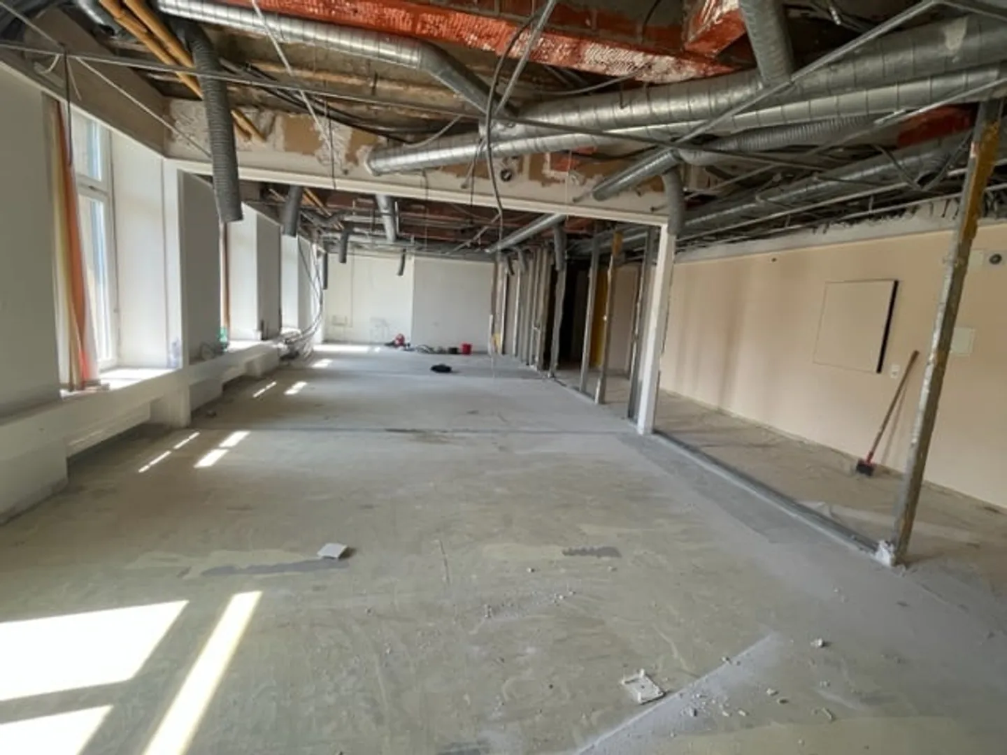 Loft de 3,5 pièces en état brut avec cave - Photo 6 sur 17