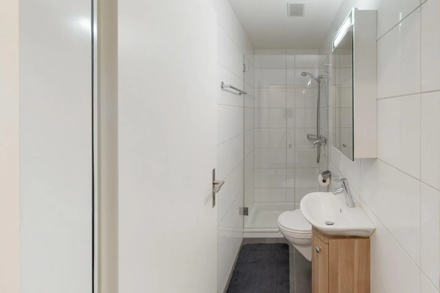 Moderna casa unifamiliare di 5,5 stanze in standard Minergie ad Arisdorf - Foto 13 di 18