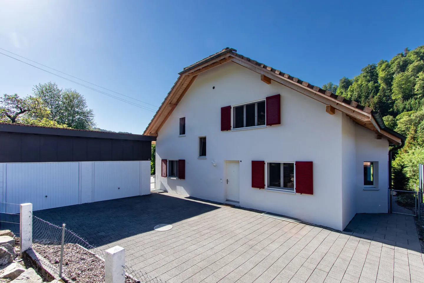 5.5-ROOM SINGLE-FAMILY HOUSE WITH UNOBSTRUCTED VIEW INTO NATURE - Photo 2 of 22