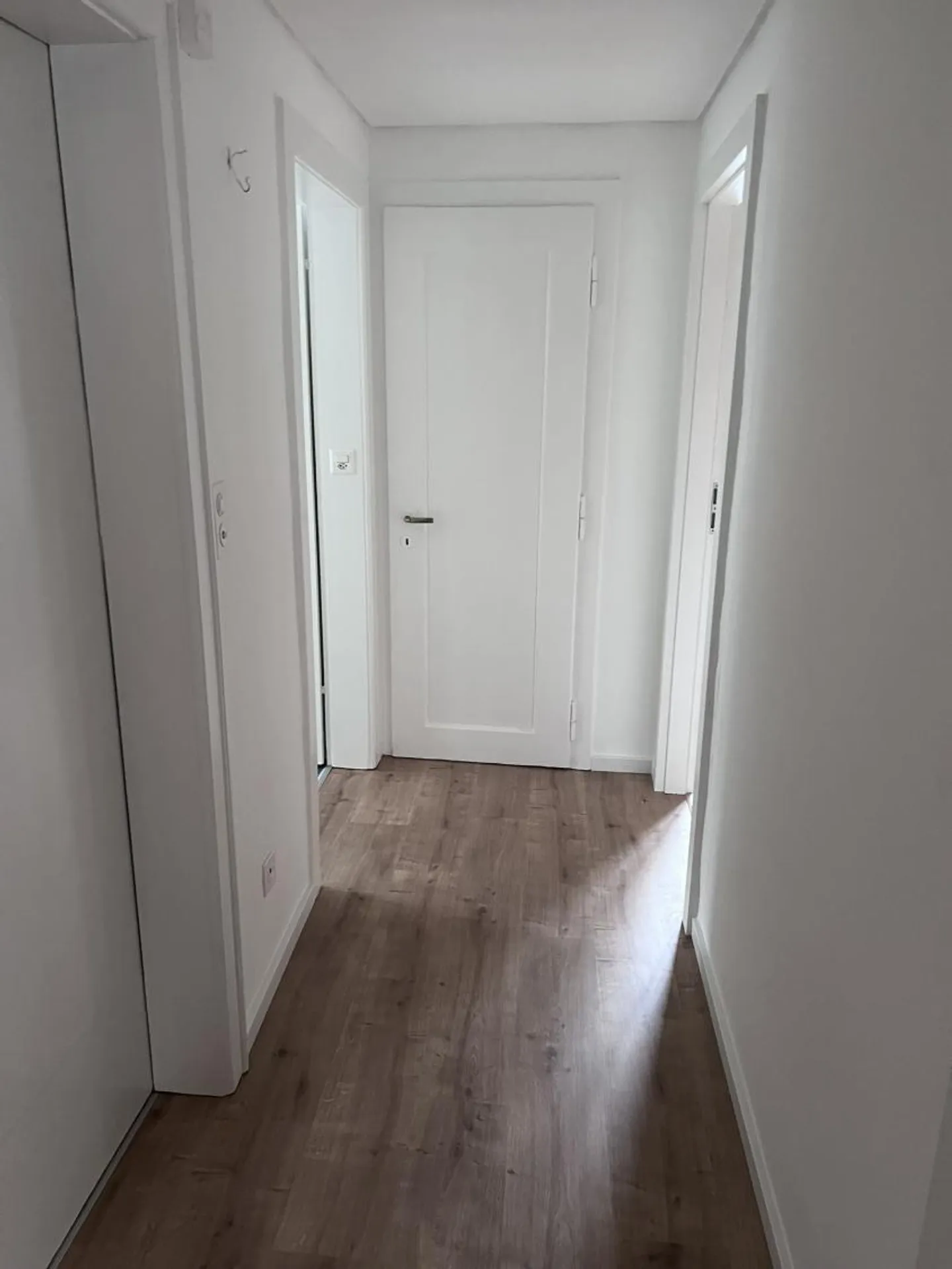 Appartement rénové dans un quartier calme - Photo 3 sur 8