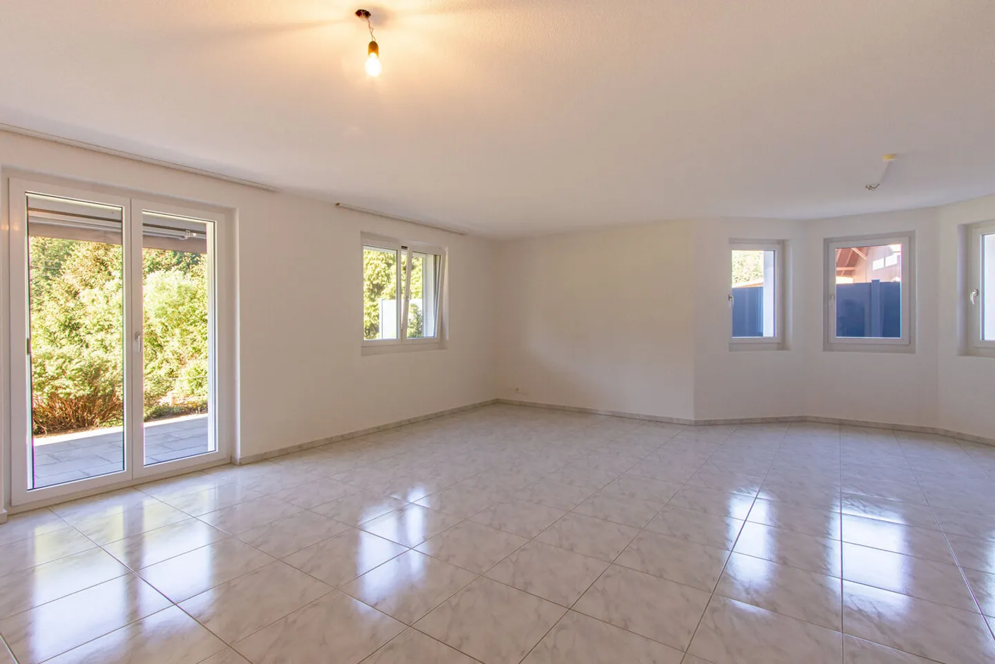 5.5-ROOM SINGLE-FAMILY HOUSE WITH UNOBSTRUCTED VIEW INTO NATURE - Photo 10 of 22