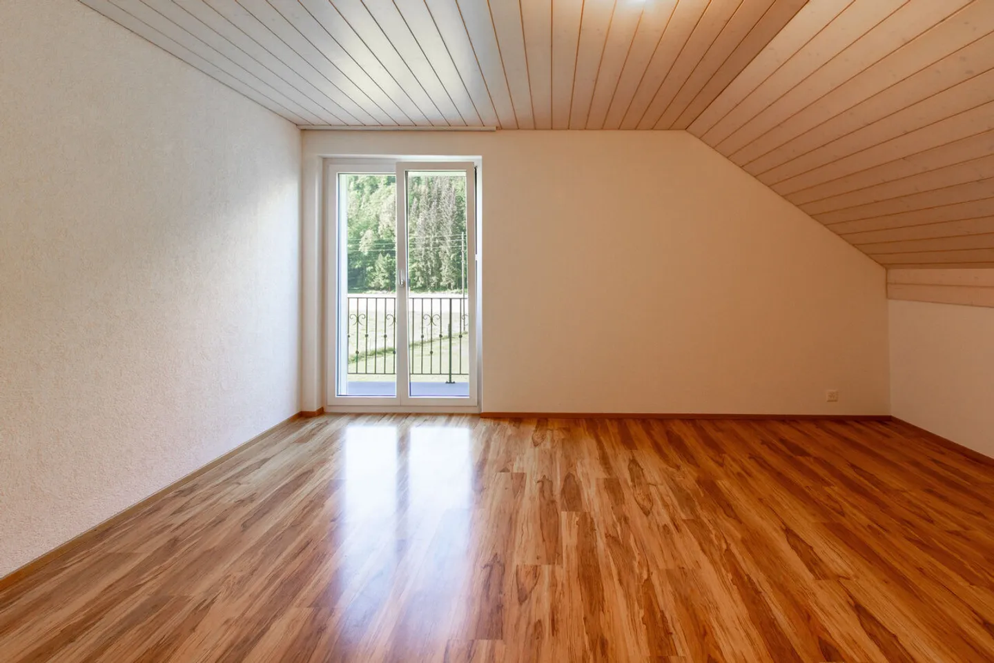 5.5-ROOM SINGLE-FAMILY HOUSE WITH UNOBSTRUCTED VIEW INTO NATURE - Photo 16 of 22