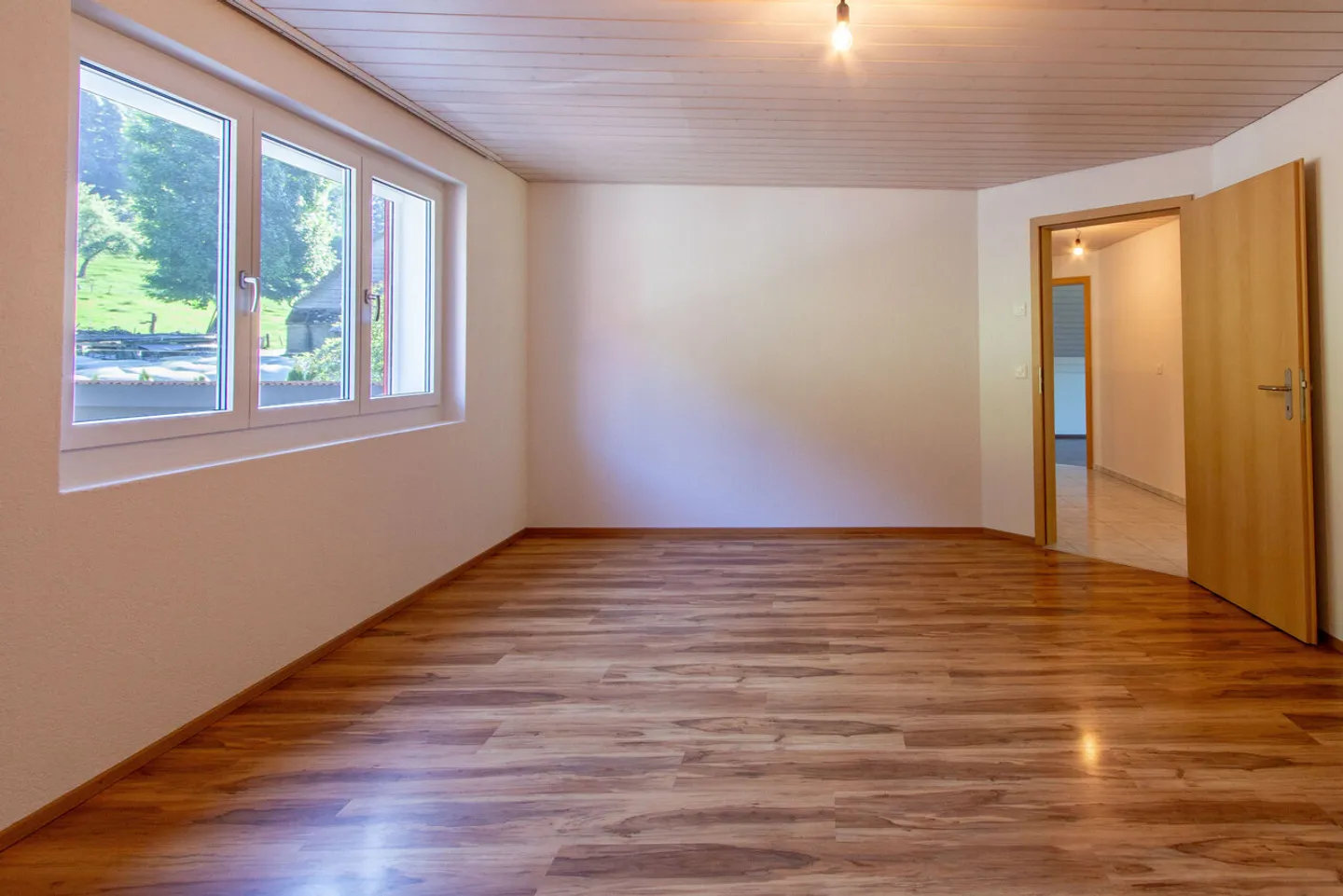 5.5-ROOM SINGLE-FAMILY HOUSE WITH UNOBSTRUCTED VIEW INTO NATURE - Photo 17 of 22