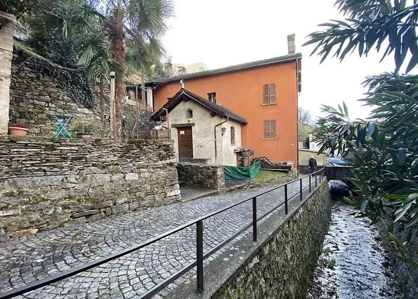 «2-Familienhaus mit Bauland / casa bifamiliare con terreno edificabile» - Foto 2 di 20