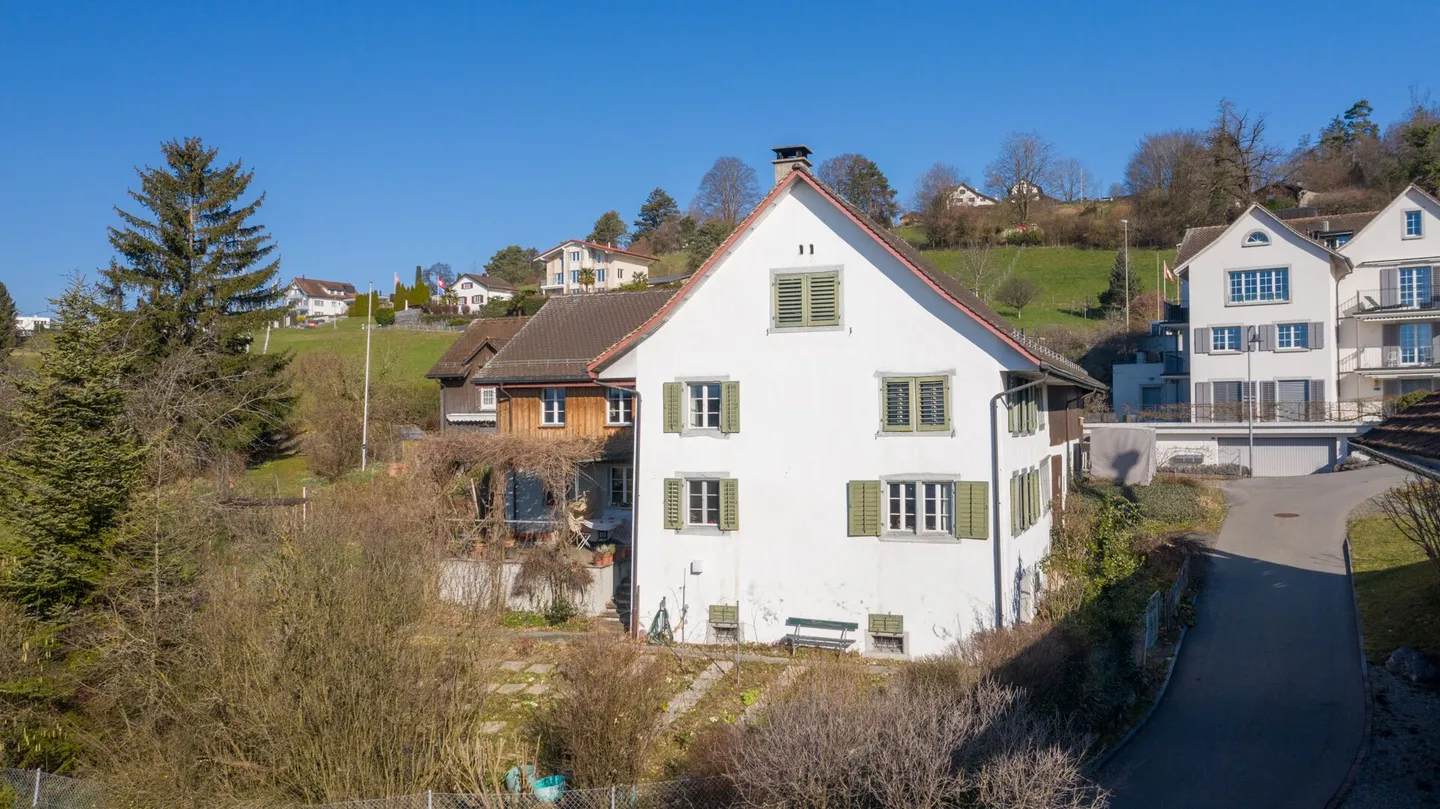 Two properties with rarity value and unobstructed lake view! - Photo 4 of 18