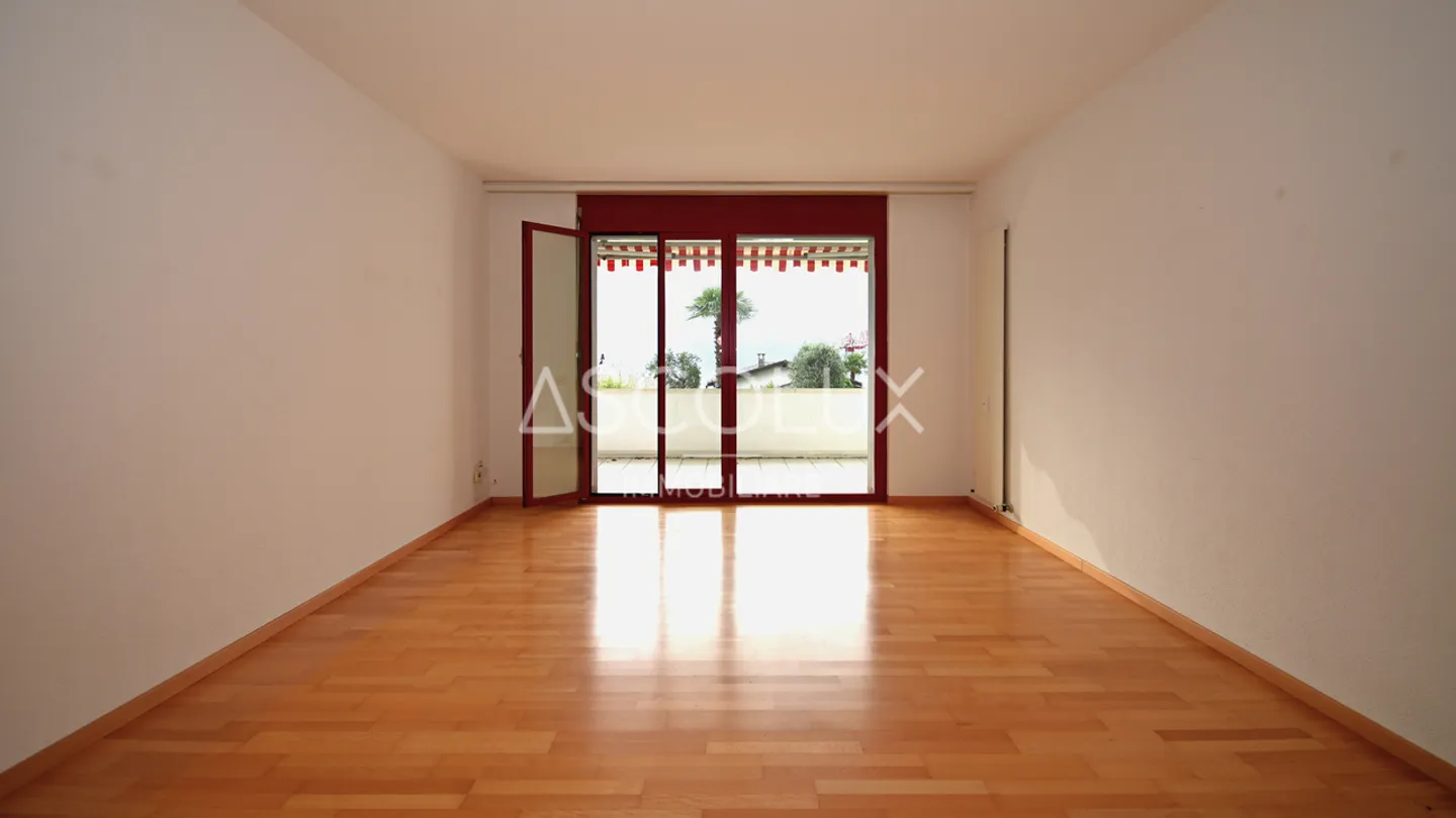 Charming 2.5-room apartment in residence with pool, also usable as a holiday home - Photo 12 of 13