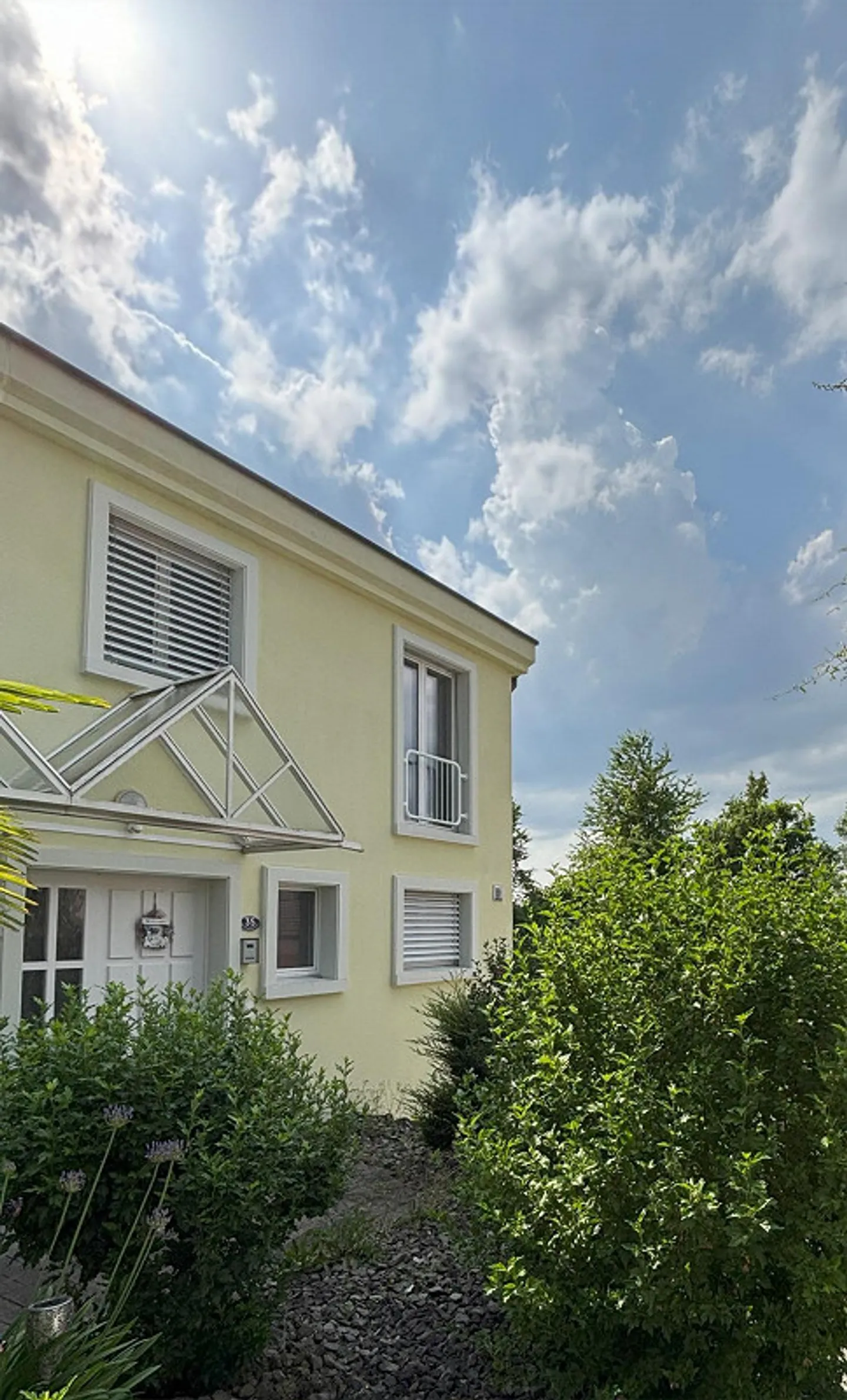 Casa familiare semi-indipendente esclusiva in una posizione tranquilla - Foto 1 di 6