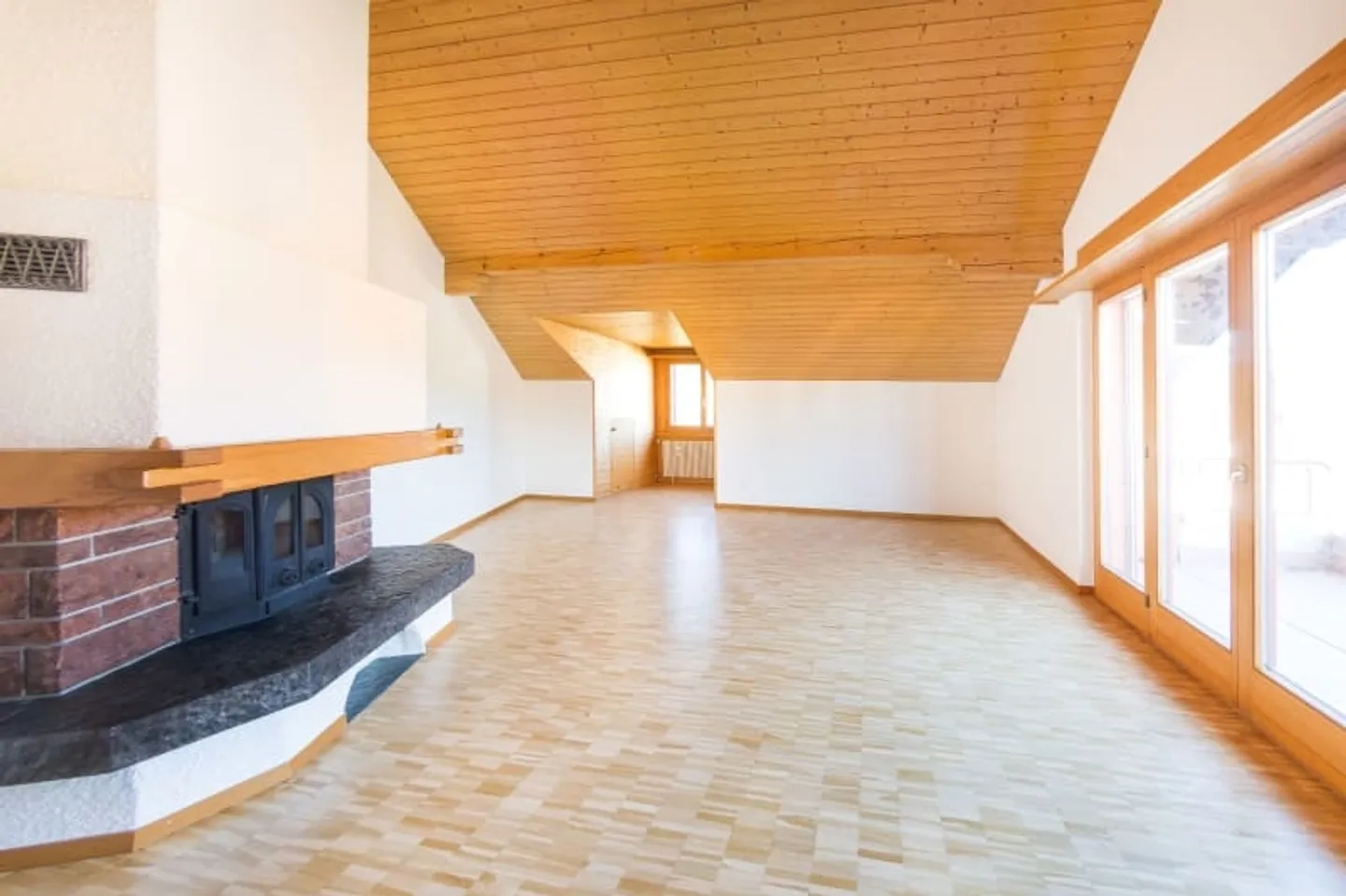 3.5 Room Penthouse Apartment in the Attic with Fireplace (T30) - Photo 5 of 8