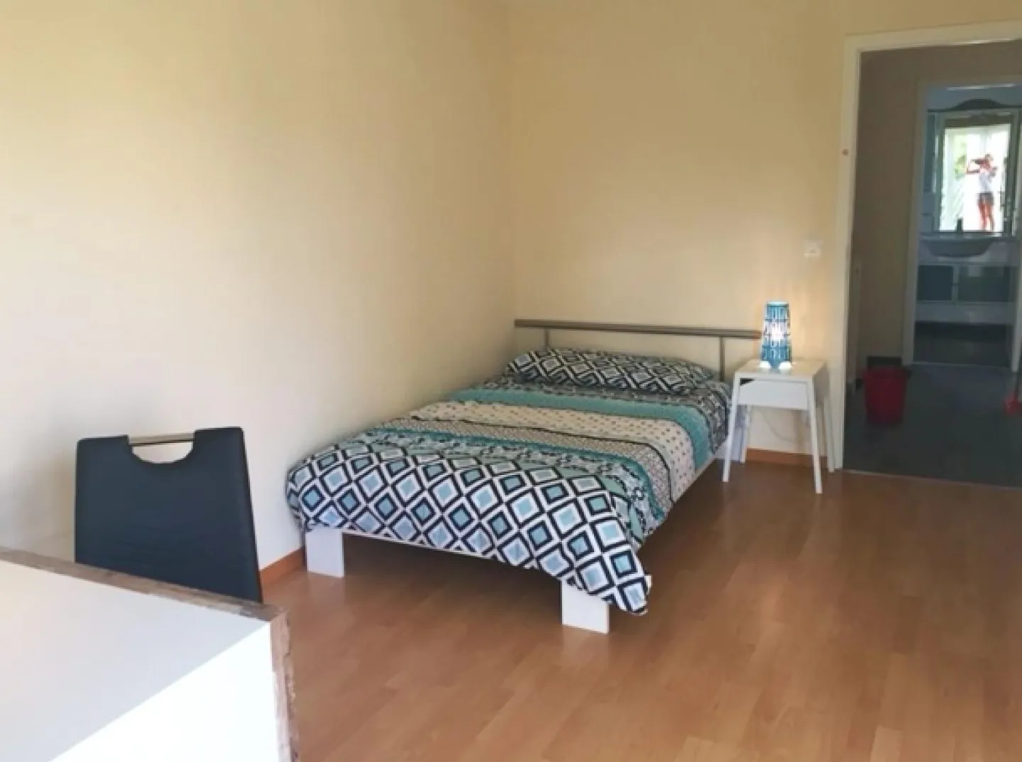 Furnished Room Opposite the EHL - Photo 2 of 5