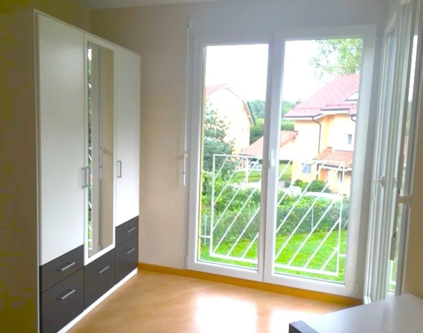 Furnished Room Opposite the EHL - Photo 3 of 5