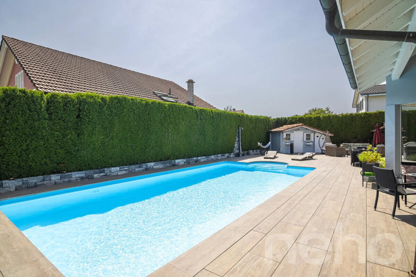 VILLA D?ARCHITECTE AVEC PISCINE DANS UN ÉCRIN DE VERDURE TRANQUILLE - Photo 3 sur 12