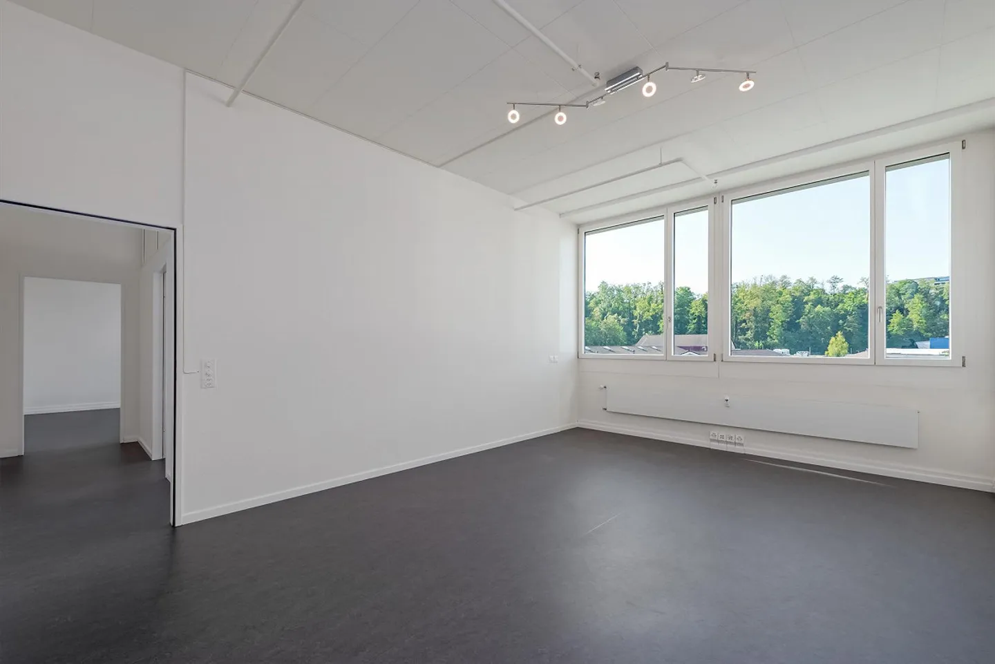 Espace pour idées : Bureau charmant avec 3 pièces - Photo 3 sur 11