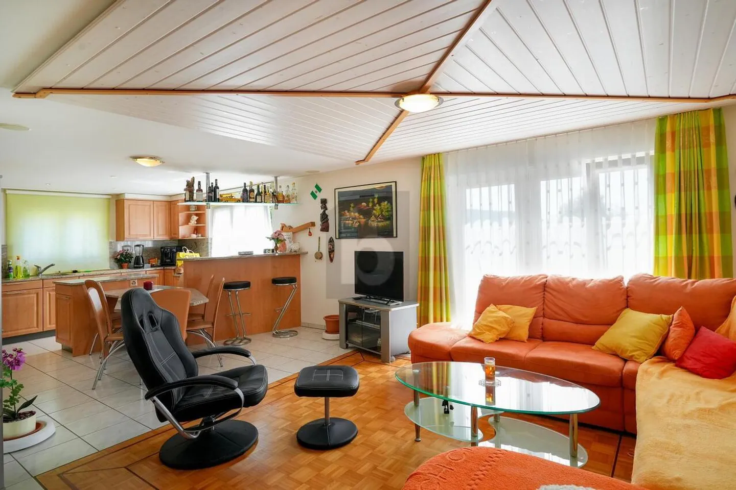 Elegantes Einfamilienhaus mit Marmor Küche - Foto 3 von 6