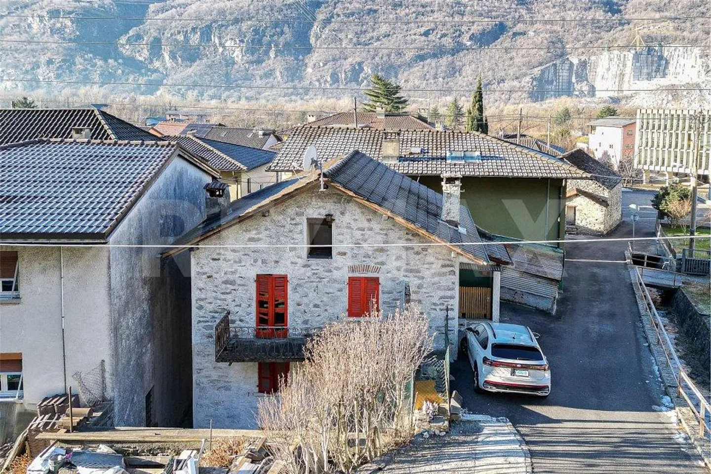 Maison tessinoise à rénover - Photo 1 sur 13