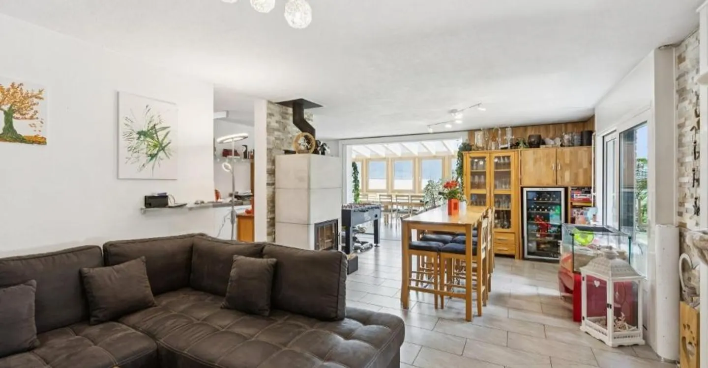 Spacious villa with panoramic view and independent spaces - Photo 2 of 10