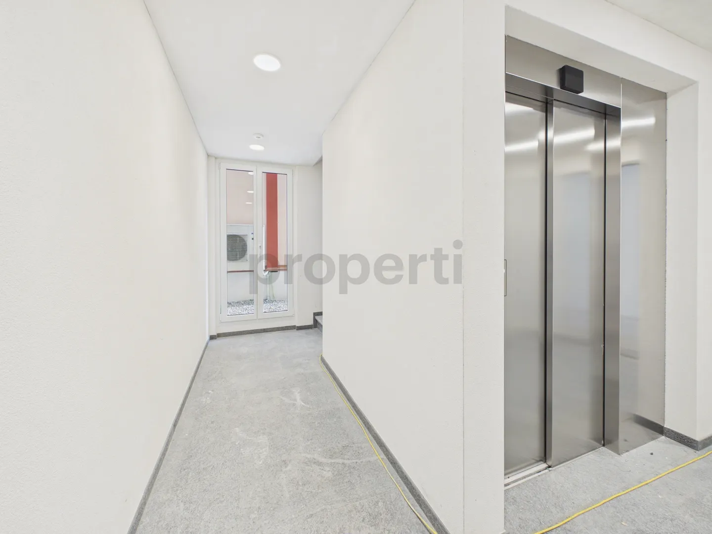 Bâtiment rénové, agencement fonctionnel et haute efficacité énergétique ! - Photo 7 sur 8