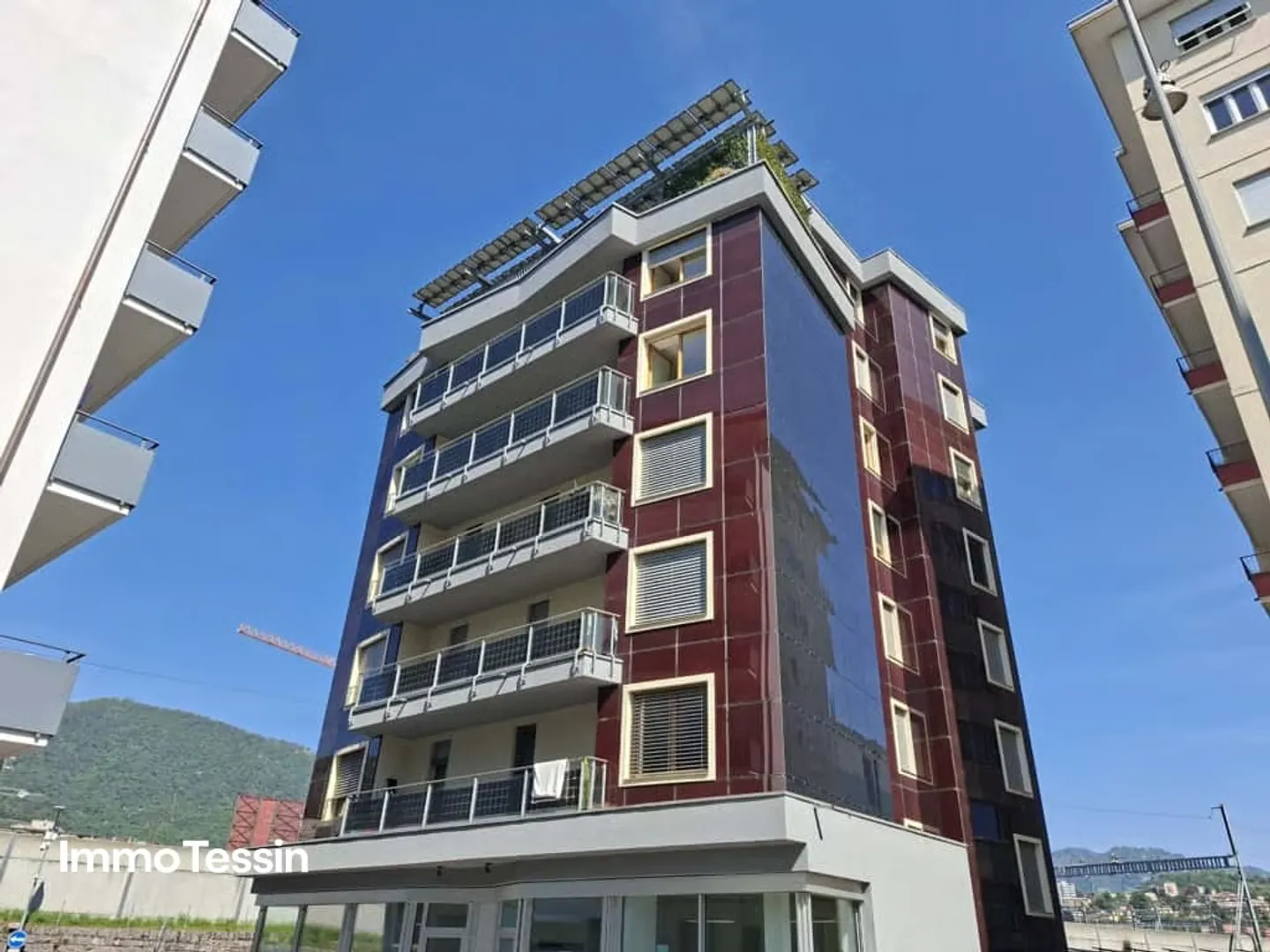 Attractive investment property with 19 apartments and commercial space in a prime central location in Chiasso - Photo 1 of 13