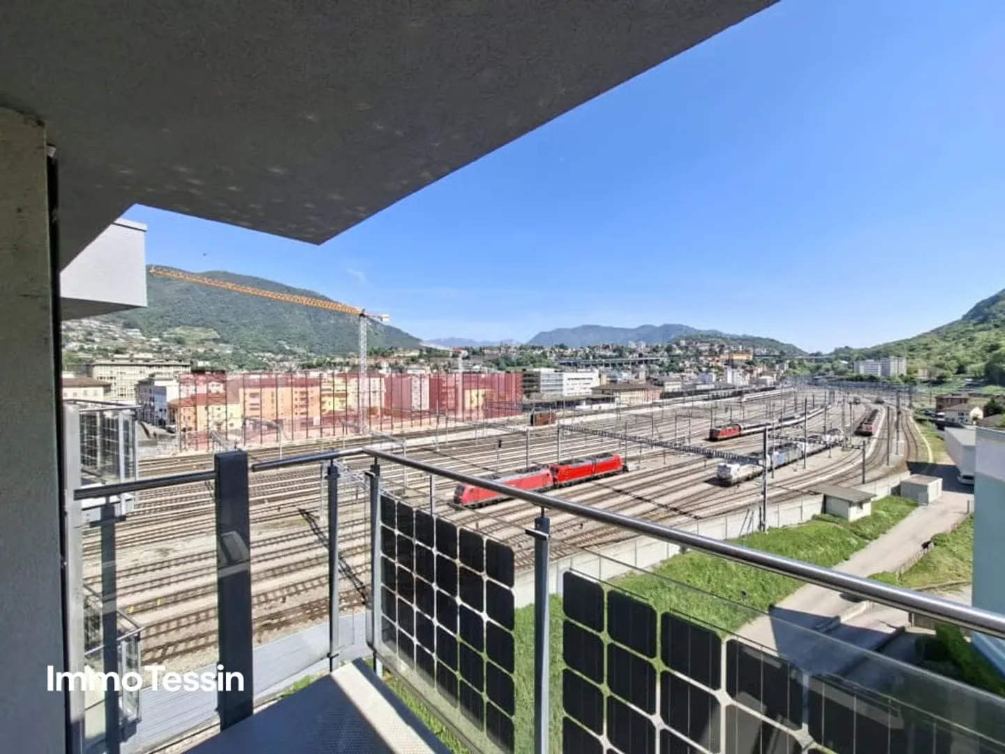Attractive investment property with 19 apartments and commercial space in a prime central location in Chiasso - Photo 5 of 13