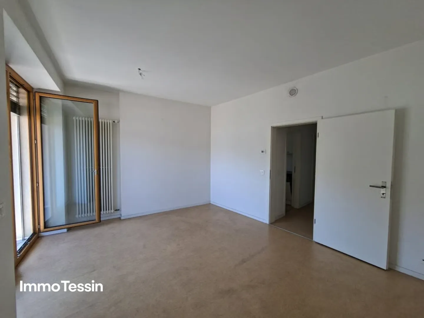 Attractive investment property with 19 apartments and commercial space in a prime central location in Chiasso - Photo 9 of 13