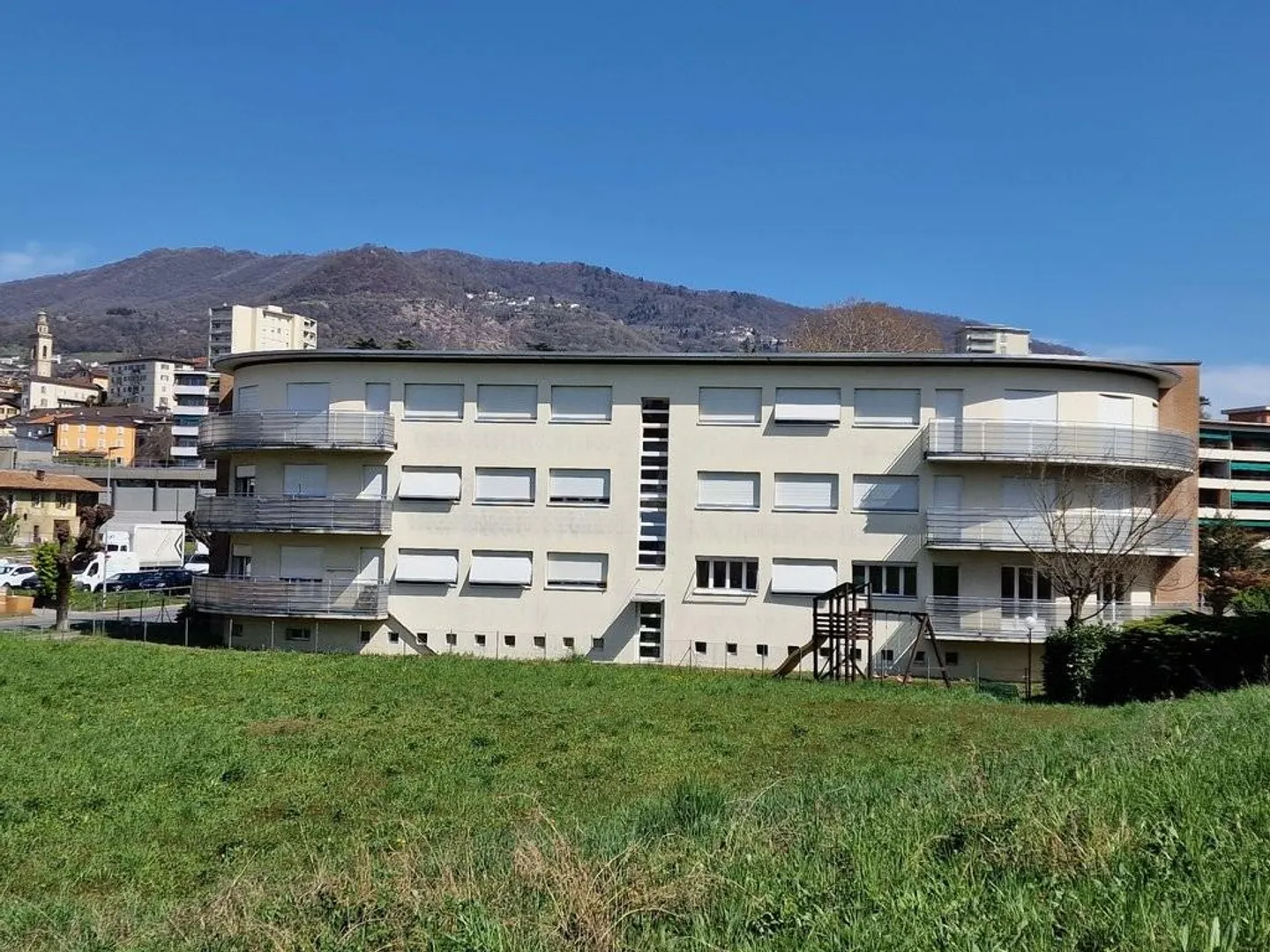 Ampio appartamento in posizione tranquilla - Foto 1 di 12