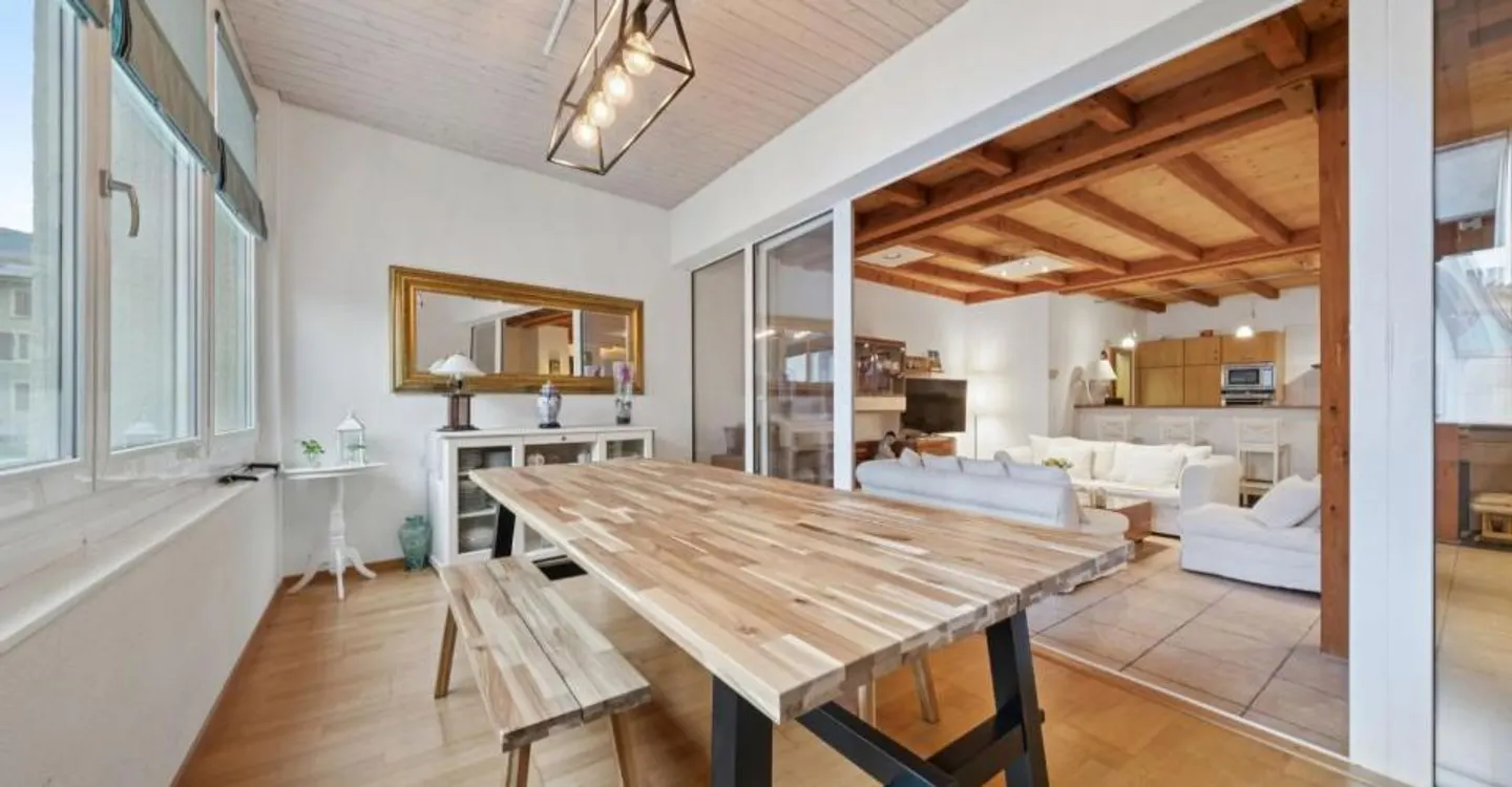 Geräumige 4,5-Zimmer-Wohnung mit Loggia in Champagne - Foto 3 von 12
