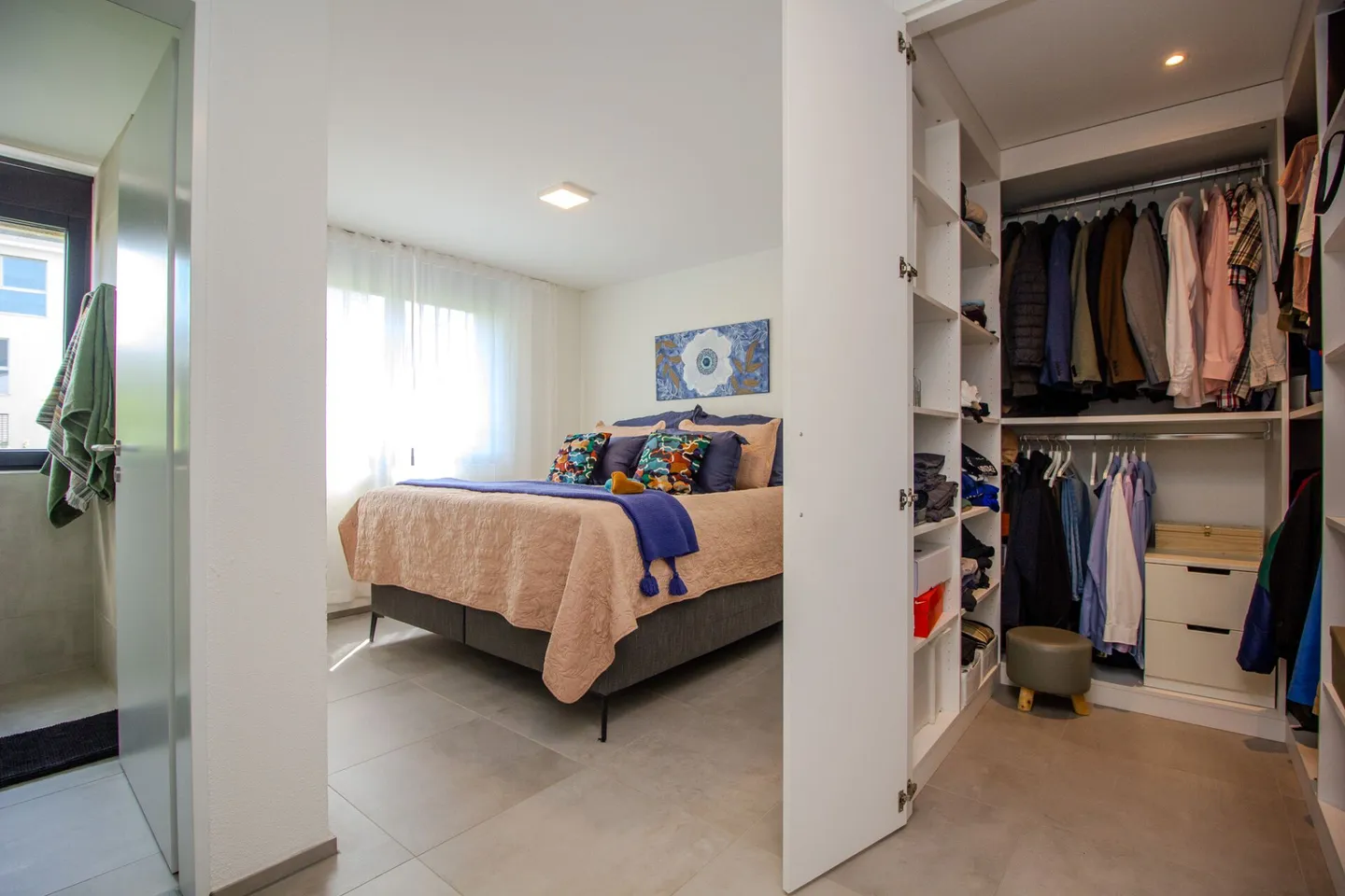 Appartamento moderno e quasi nuovo di 3,5 locali - Foto 4 di 21