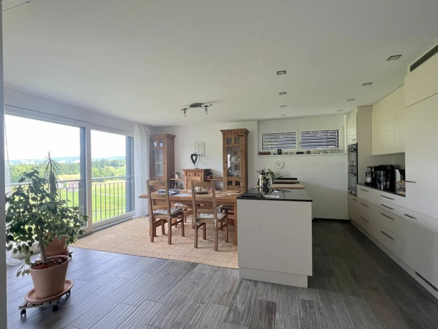 Moderne Maisonette mit 6.5 Zimmern - Platz für Ihre Zukunft - Foto 3 von 13