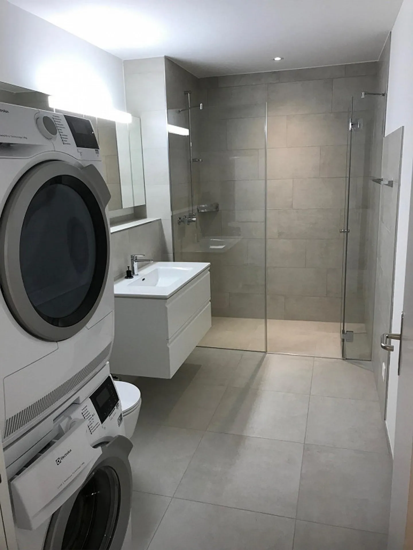 Appartement unique d'une seule pièce dans la fonderie d'acier - Photo 3 sur 4