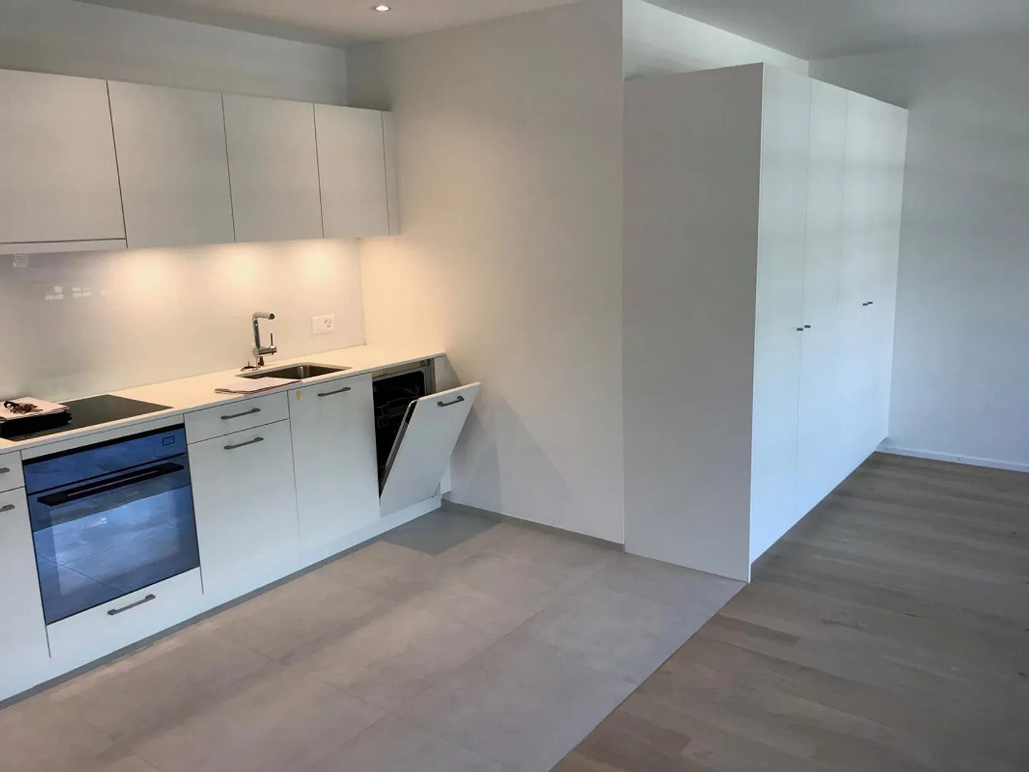 Appartement unique d'une seule pièce dans la fonderie d'acier - Photo 2 sur 4